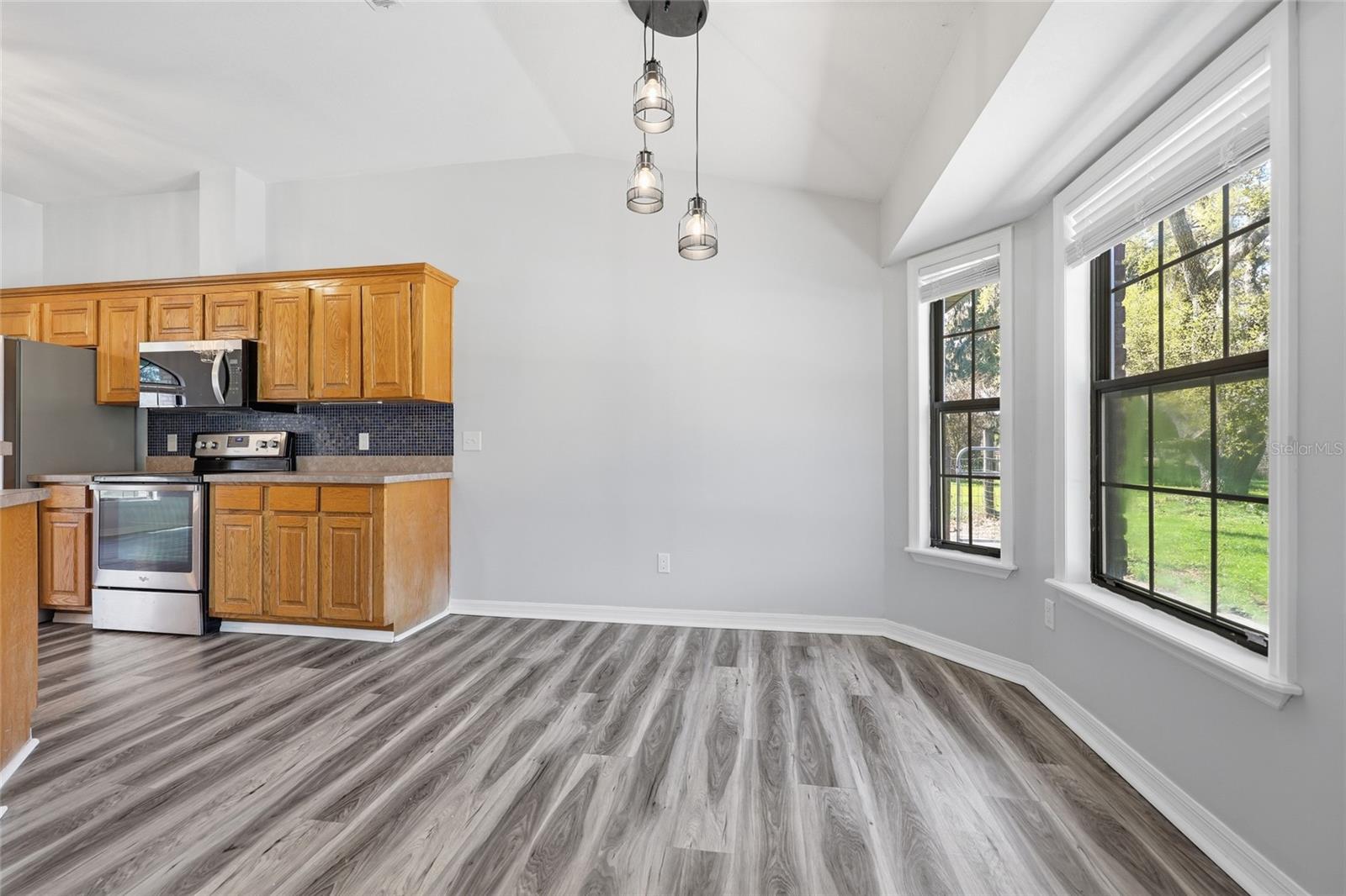 Image 7 of 36 For 462 Fairlington Court