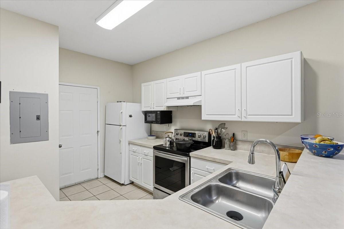 Image 3 of 23 For 13200 Newberry Road 86