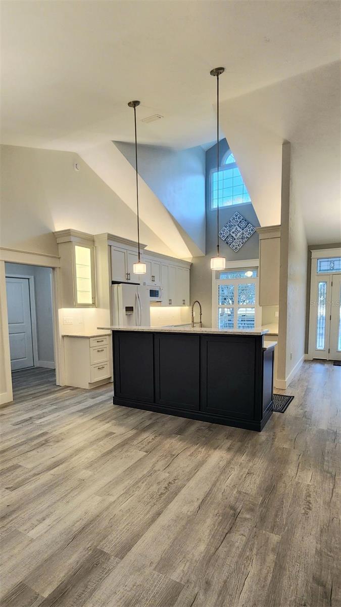 Image 11 of 36 For 15806 103rd Avenue