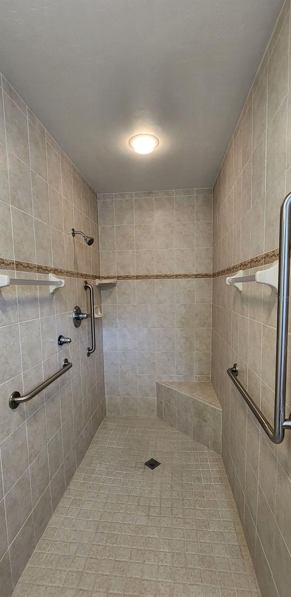 Image 21 of 36 For 15806 103rd Avenue