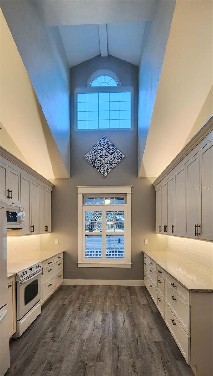 Image 28 of 36 For 15806 103rd Avenue