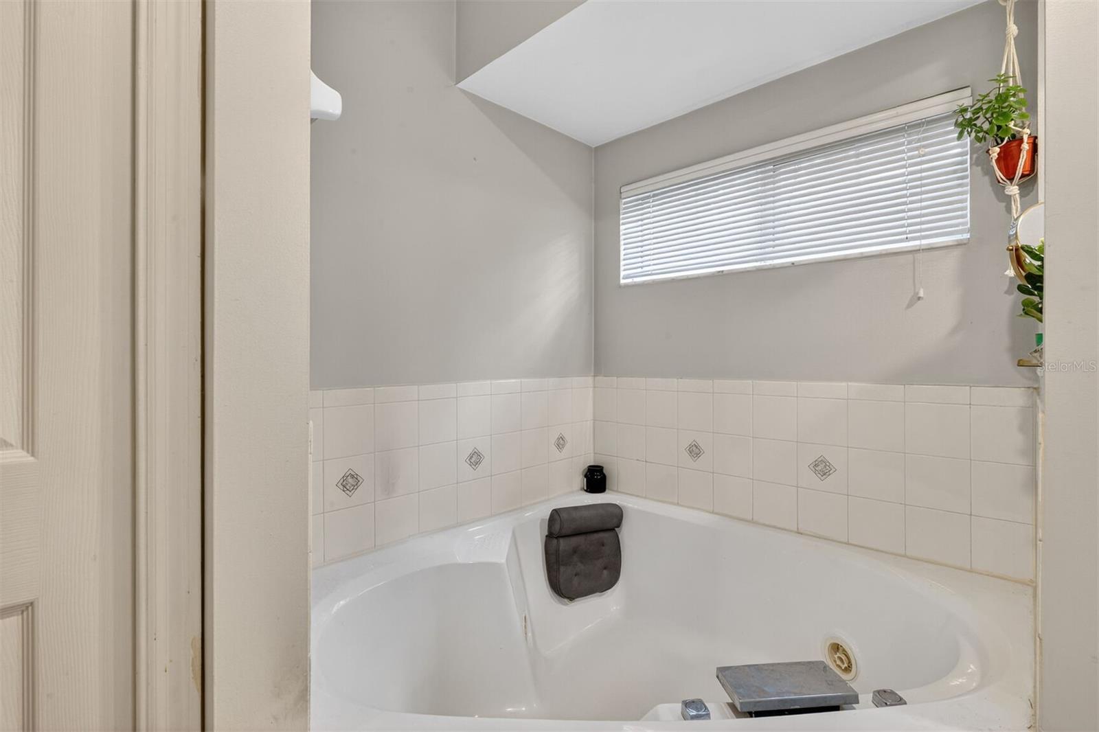 Image 24 of 43 For 305 28th Street