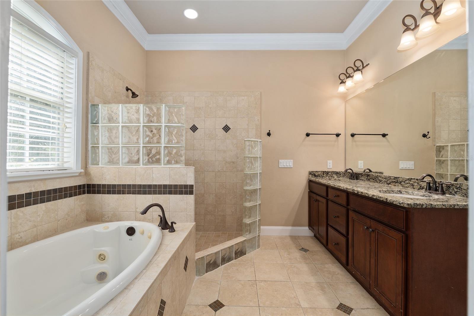 Image 23 of 43 For 1984 112th Drive