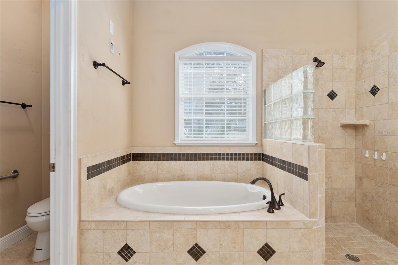 Image 24 of 43 For 1984 112th Drive