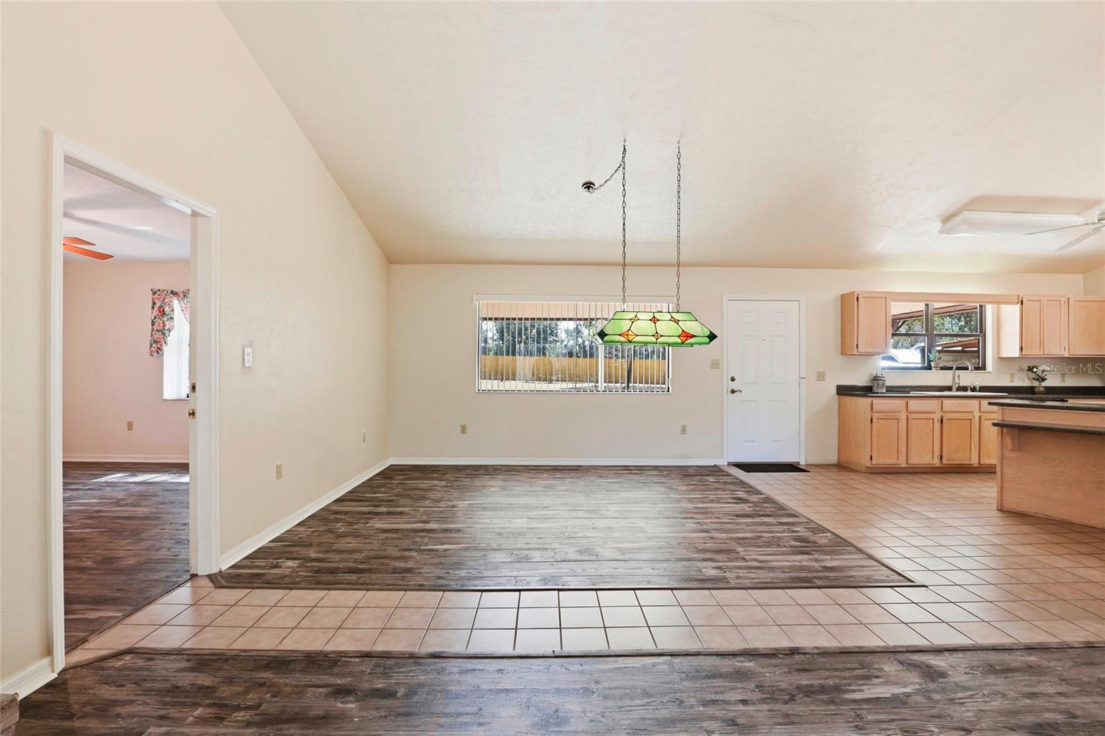 Image 14 of 51 For 534 Thorne Lane