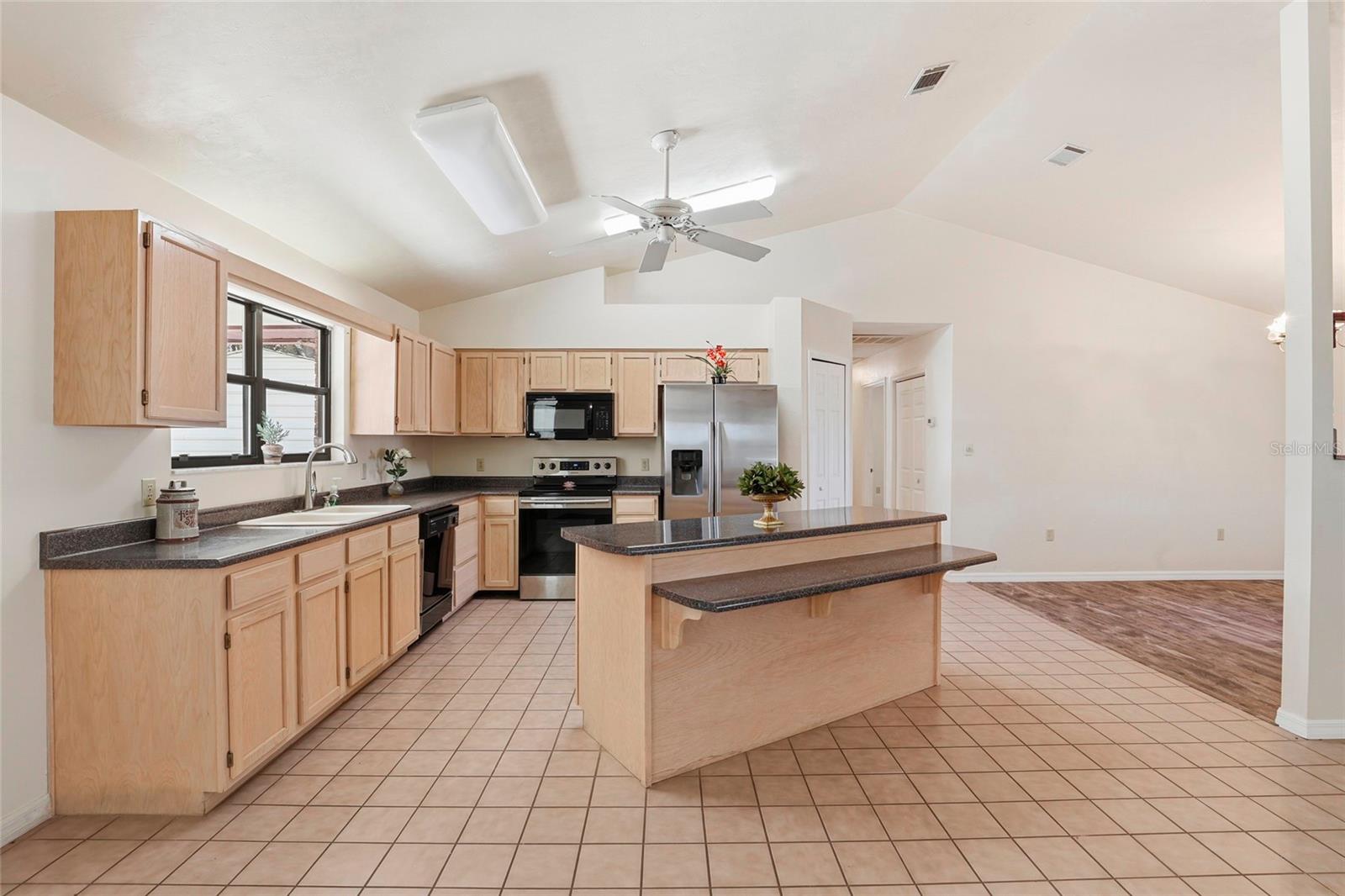 Image 19 of 51 For 534 Thorne Lane