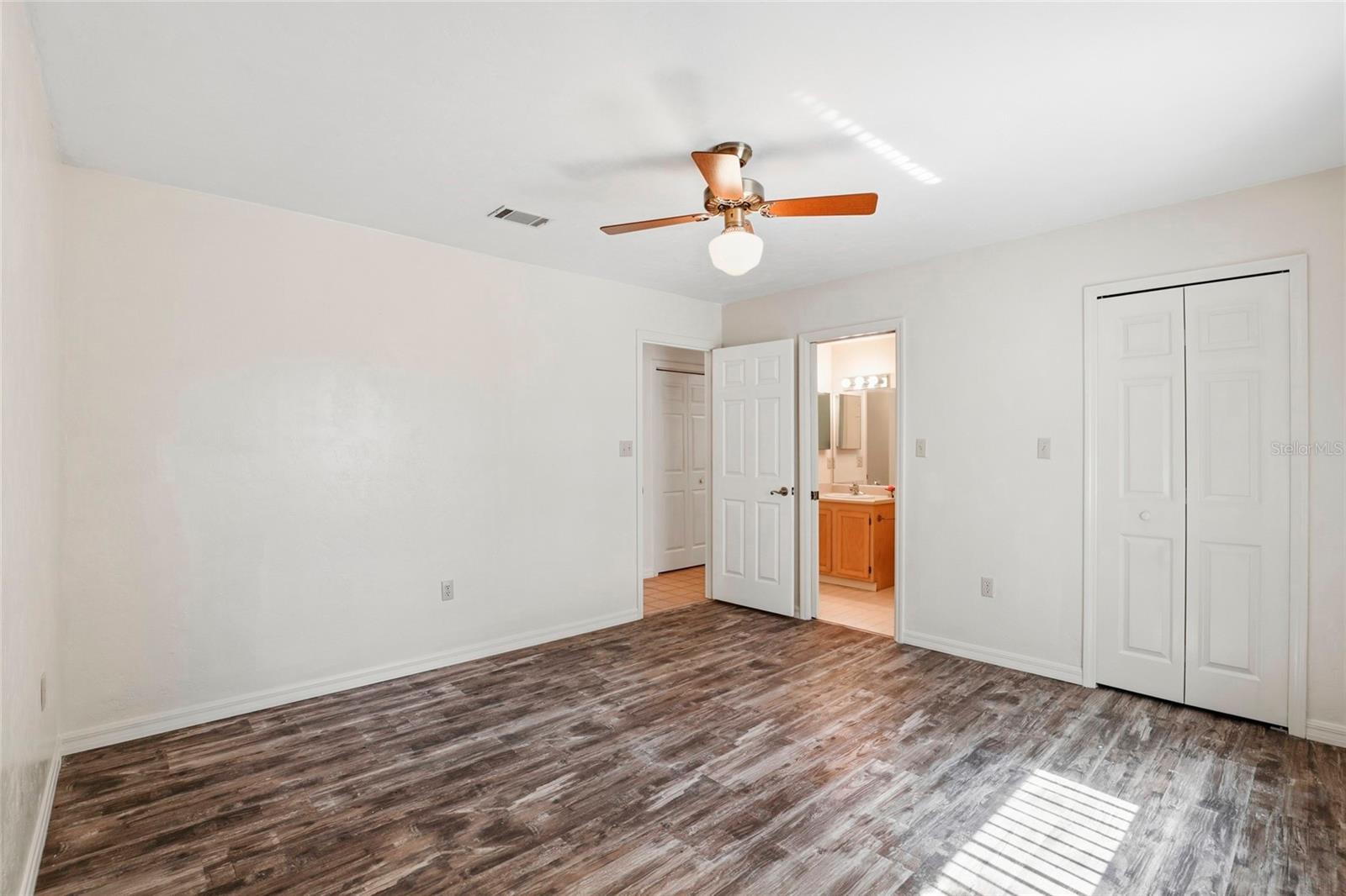 Image 27 of 51 For 534 Thorne Lane