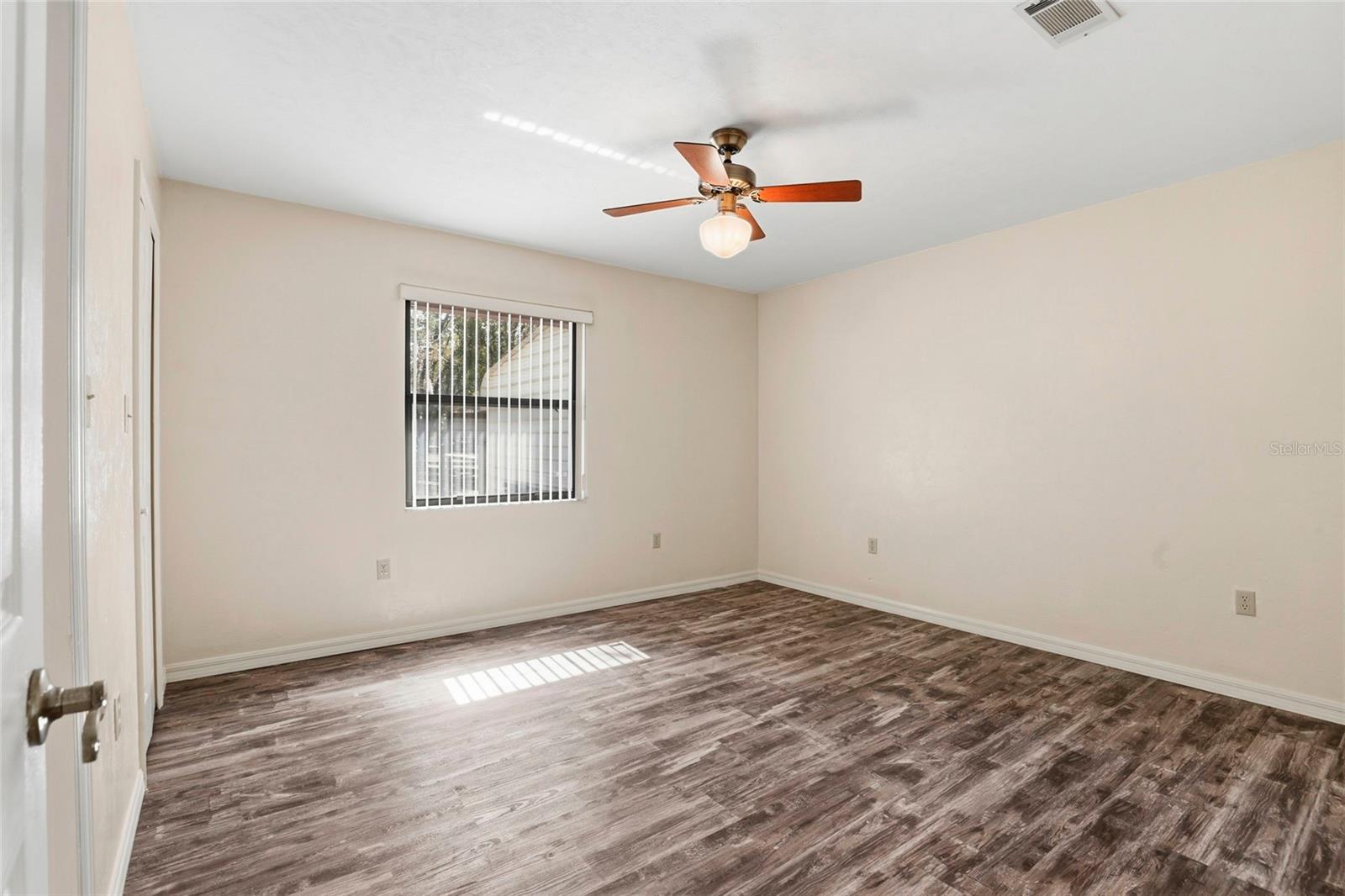 Image 29 of 51 For 534 Thorne Lane