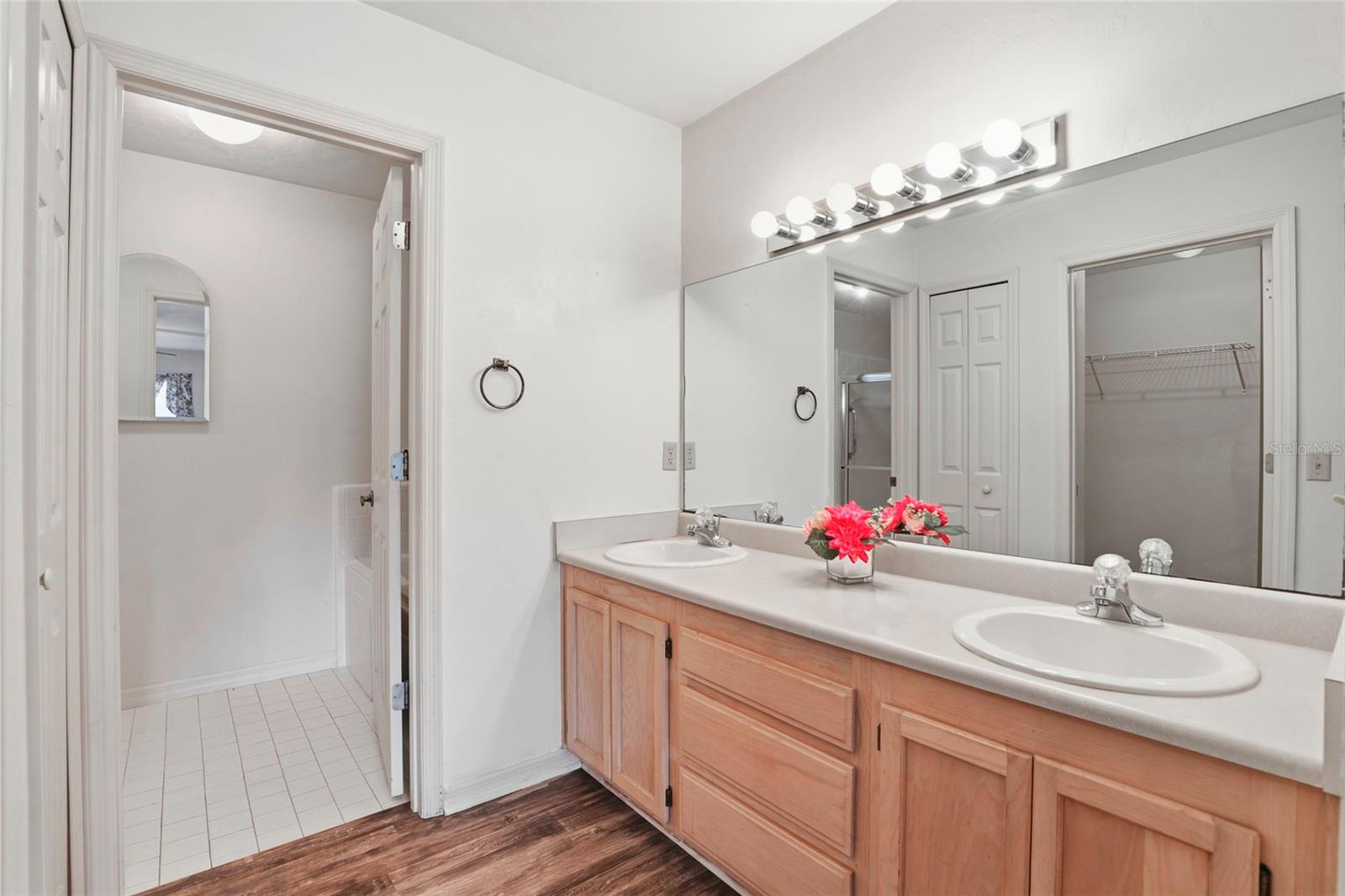 Image 33 of 51 For 534 Thorne Lane