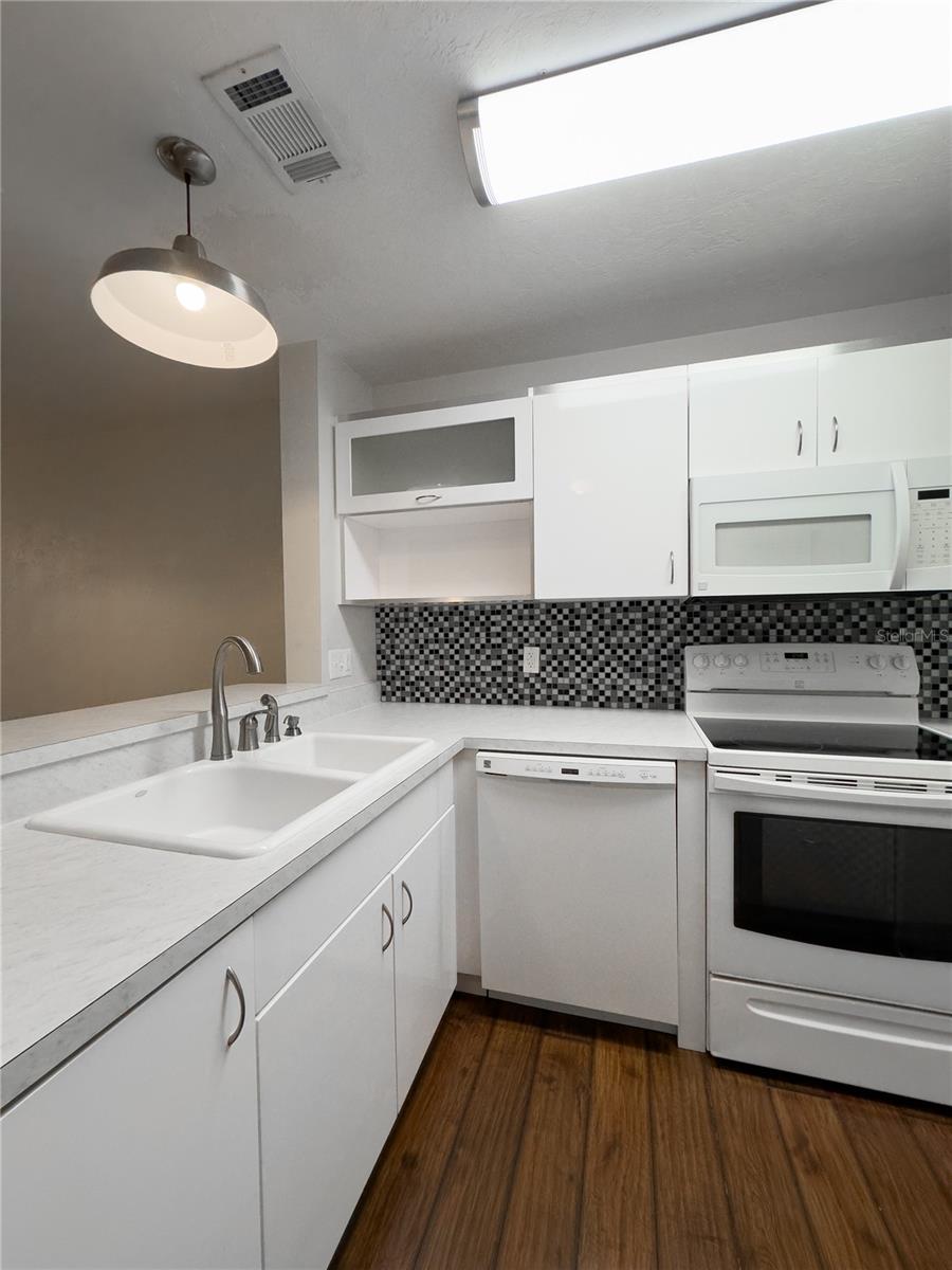 Image 13 of 37 For 1416 25th Place