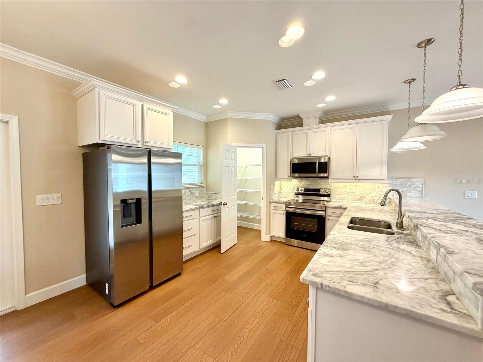 Image 5 of 22 For 18254 238th Street