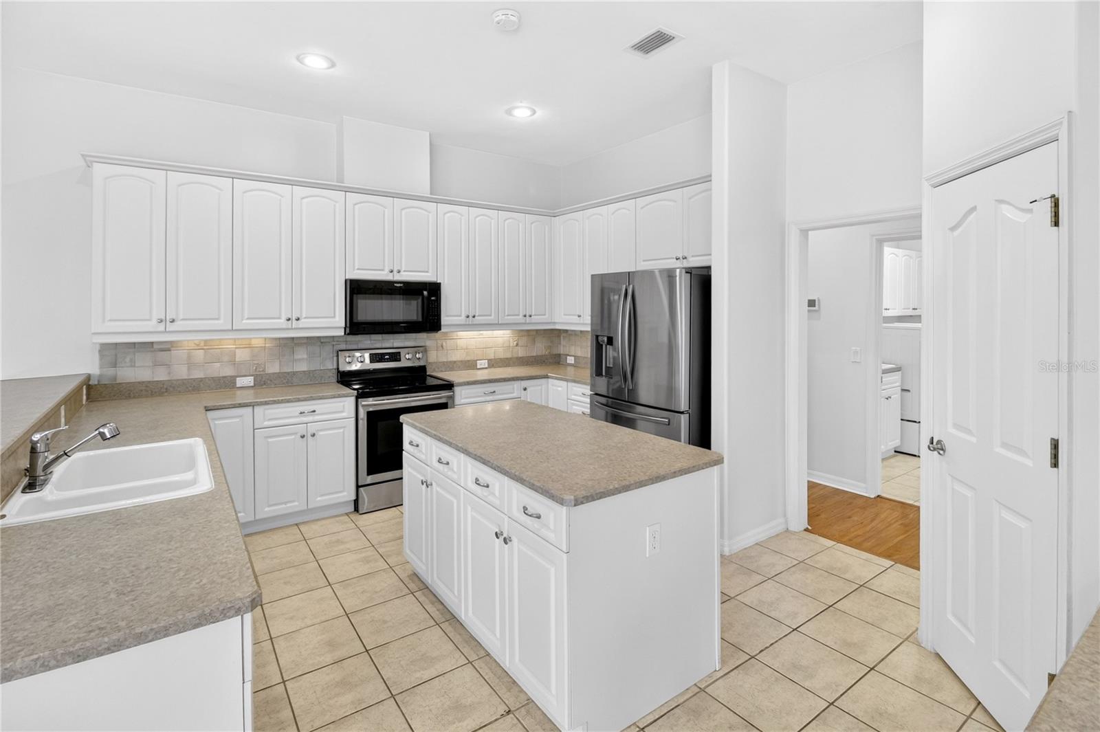 Image 19 of 50 For 922 88th Street