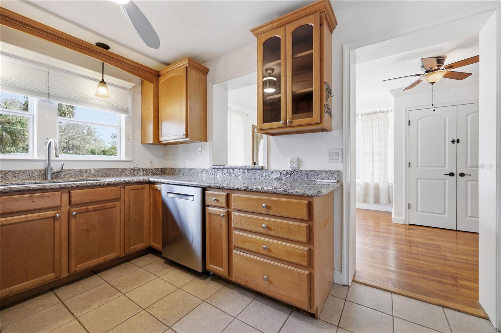 Image 5 of 51 For 1115 35th Avenue