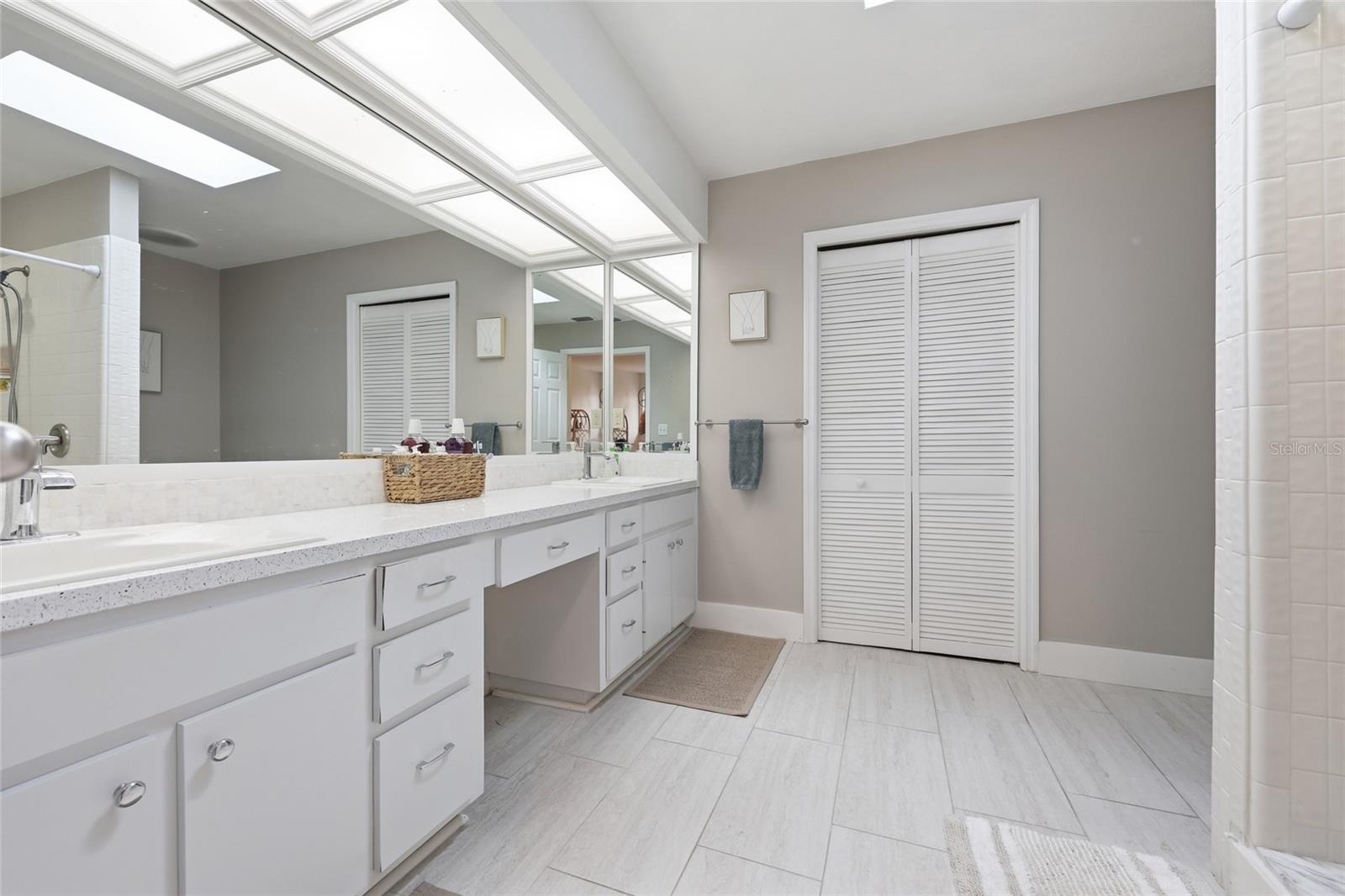 Image 17 of 34 For 5324 9th Lane