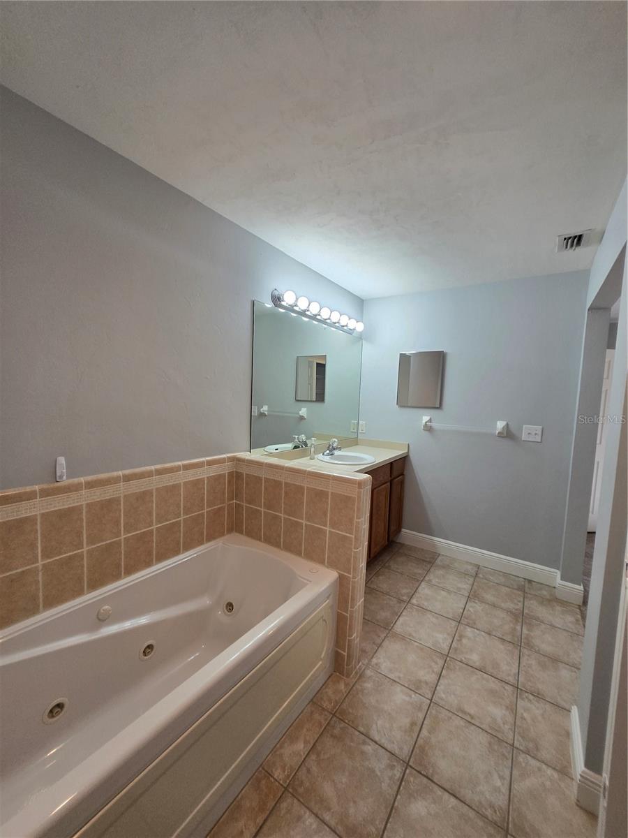 Image 20 of 48 For 2631 104th Court B