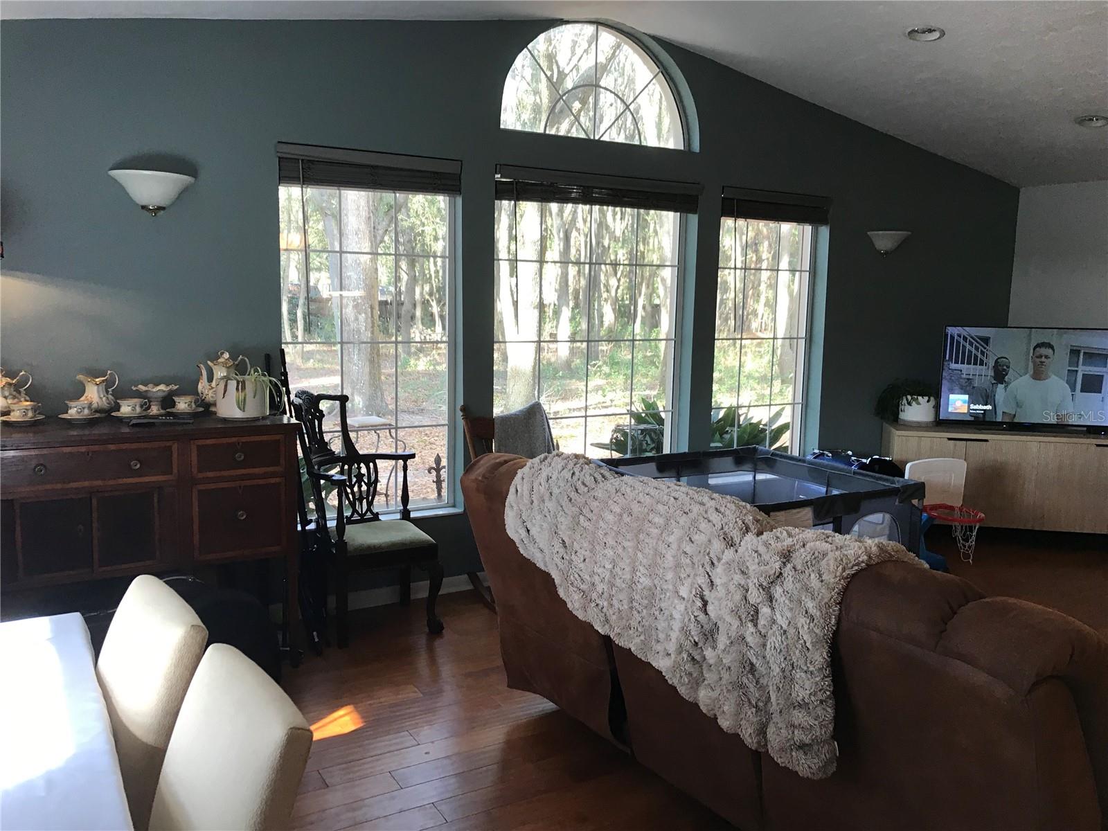 Image 16 of 24 For 10814 89th Court