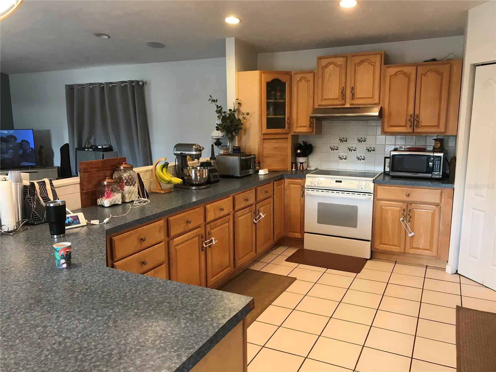 Image 18 of 24 For 10814 89th Court