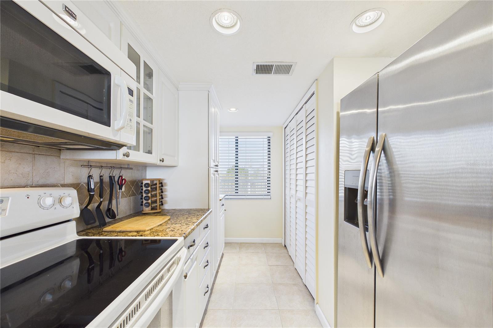 Image 7 of 52 For 4550 Bay Boulevard 1226