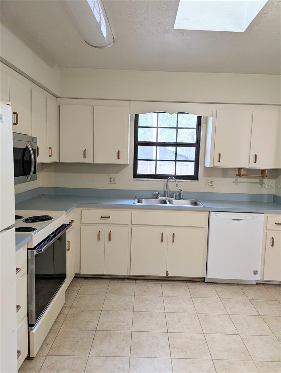 Image 3 of 15 For 2624 4th Avenue