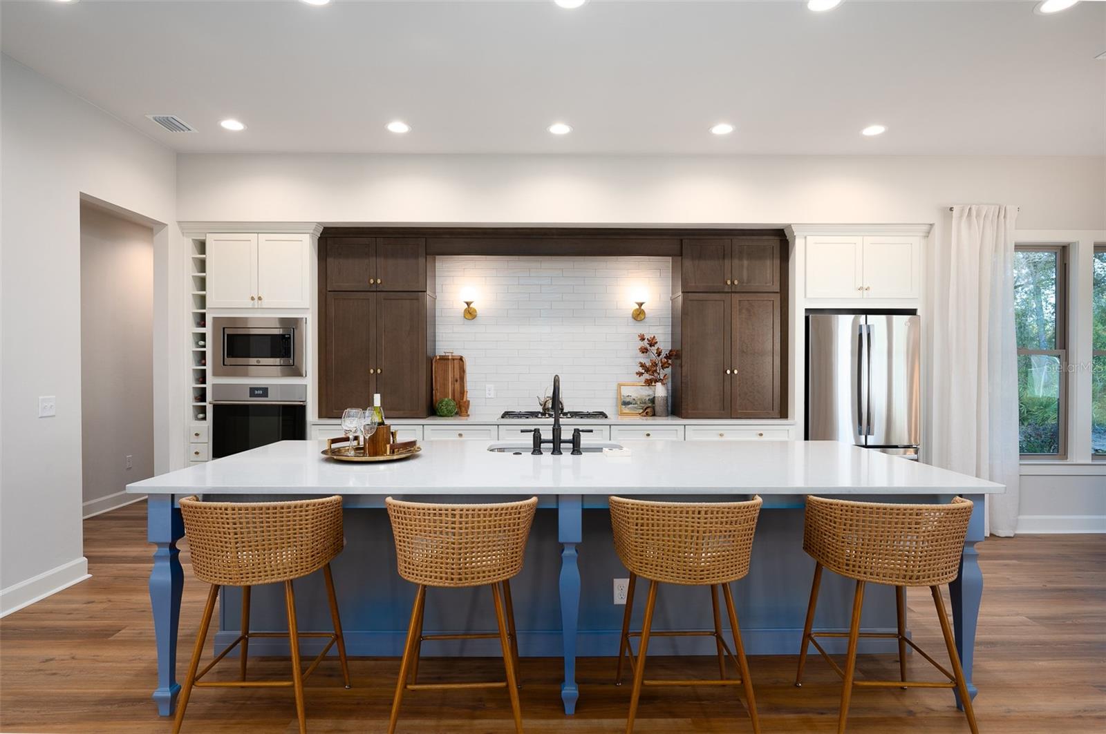 Image 11 of 35 For 14098 7th Place