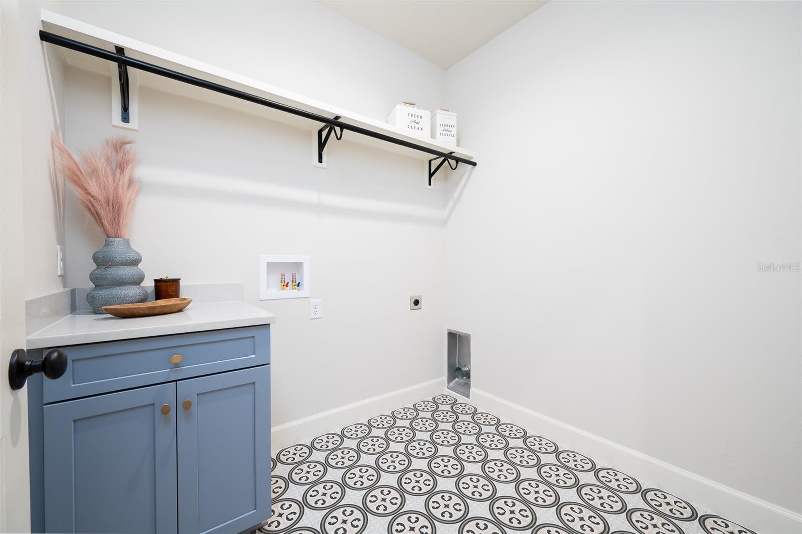 Image 27 of 35 For 14098 7th Place