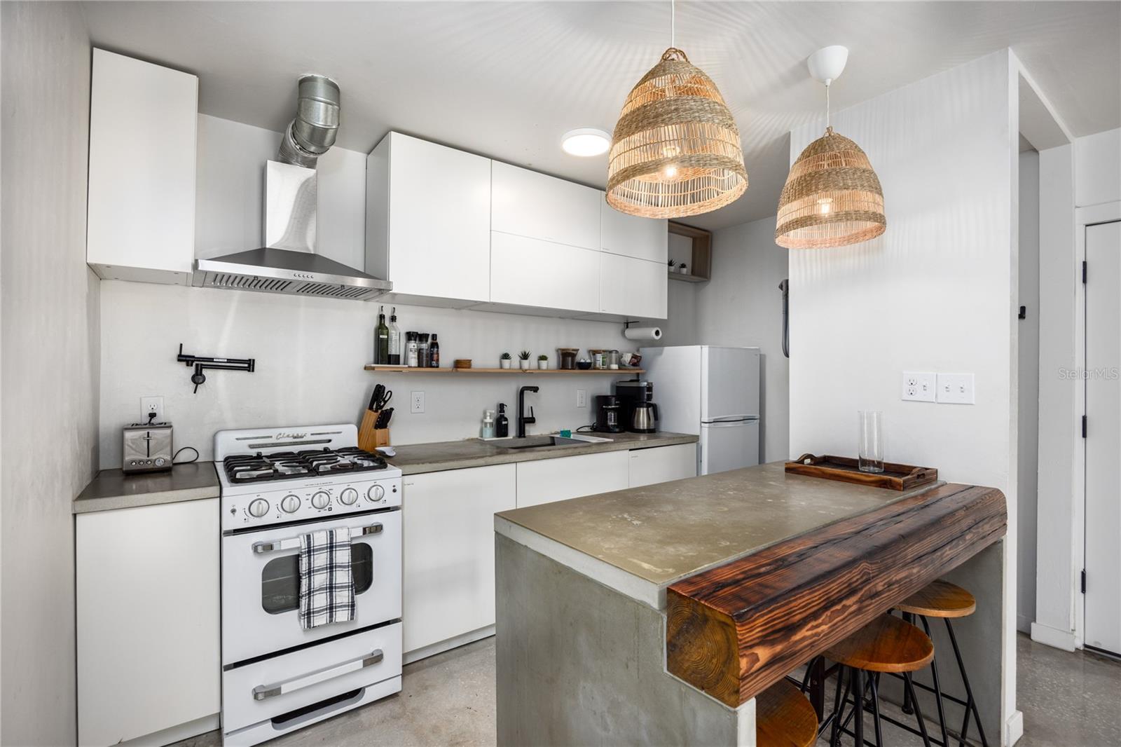 Image 10 of 22 For 1700 16th Court E2