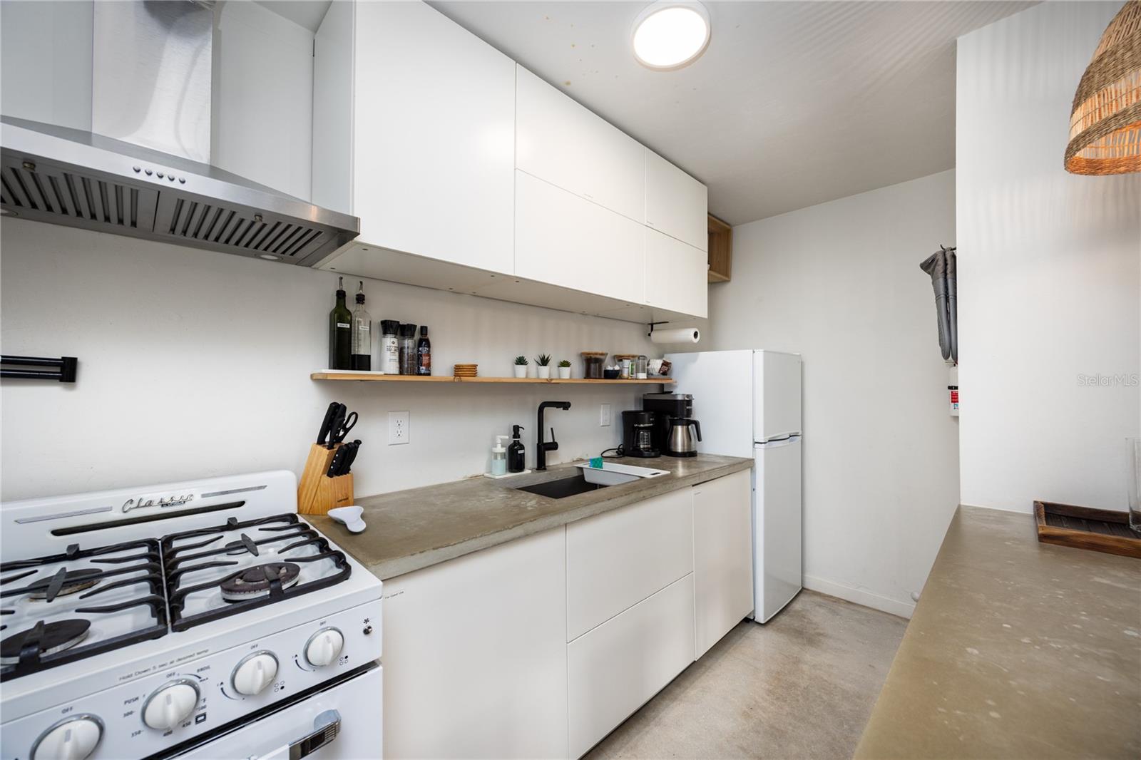 Image 11 of 22 For 1700 16th Court E2