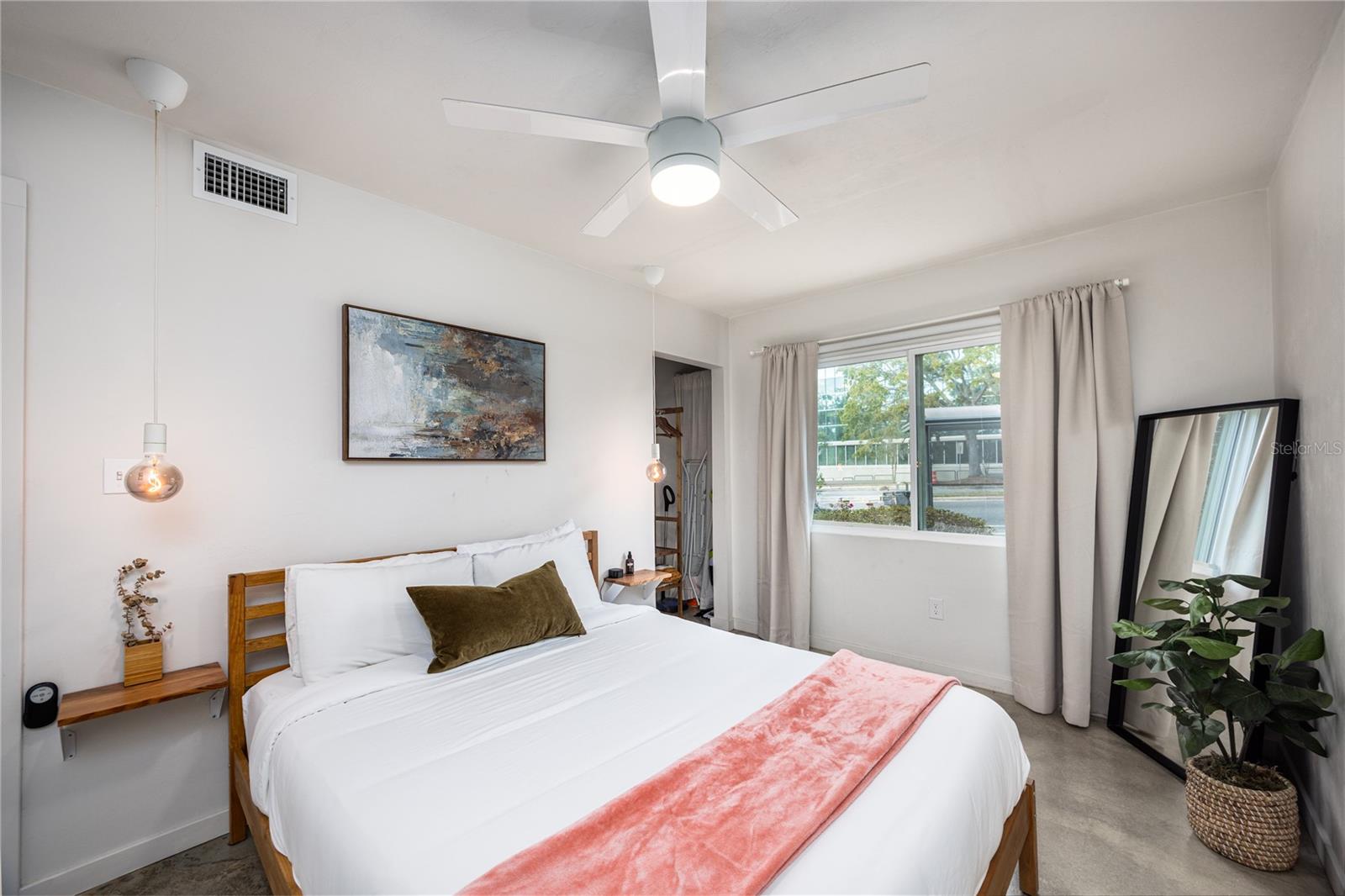 Image 14 of 22 For 1700 16th Court E2