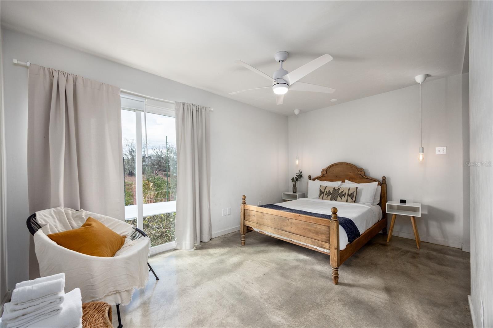 Image 16 of 22 For 1700 16th Court E2