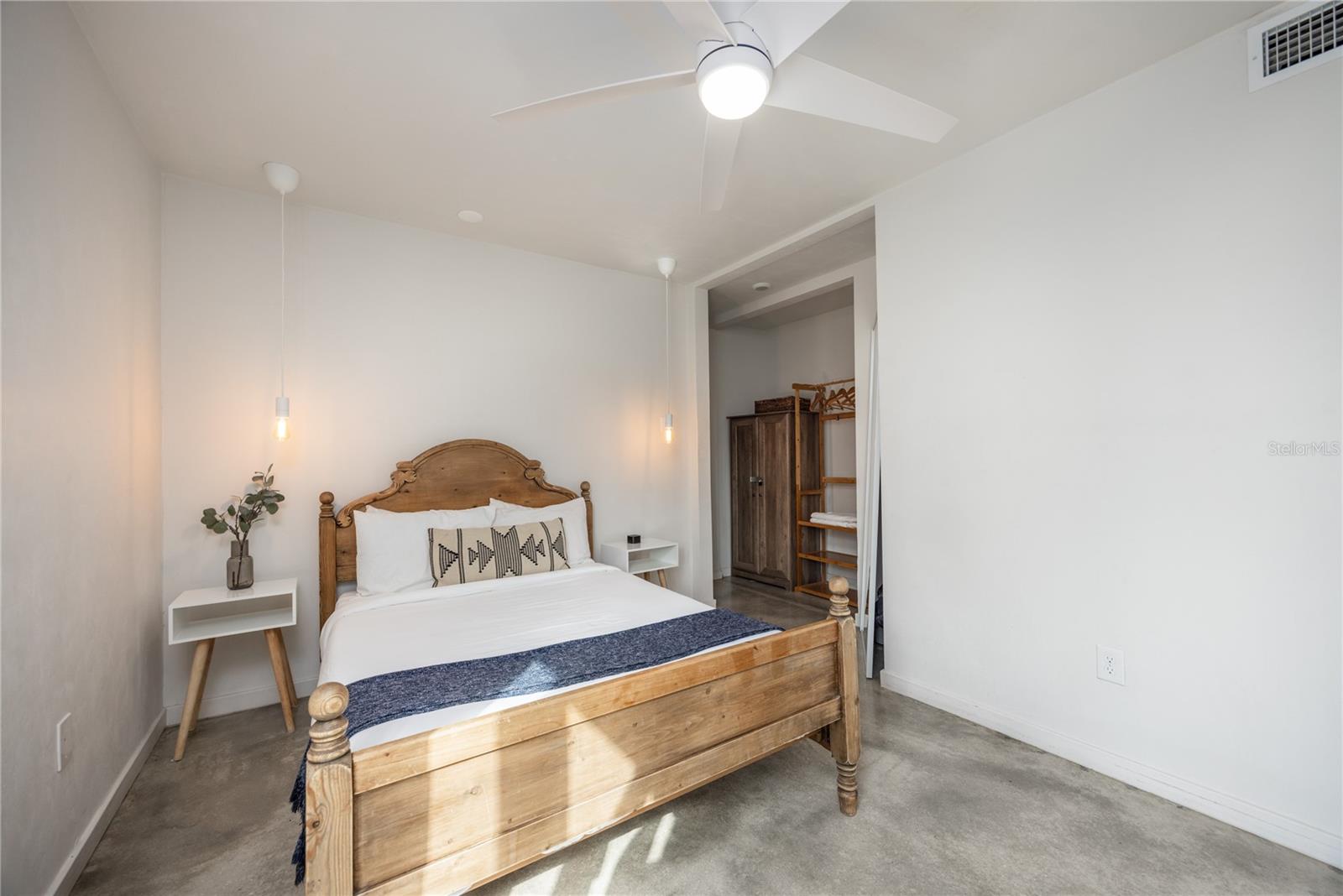 Image 17 of 22 For 1700 16th Court E2