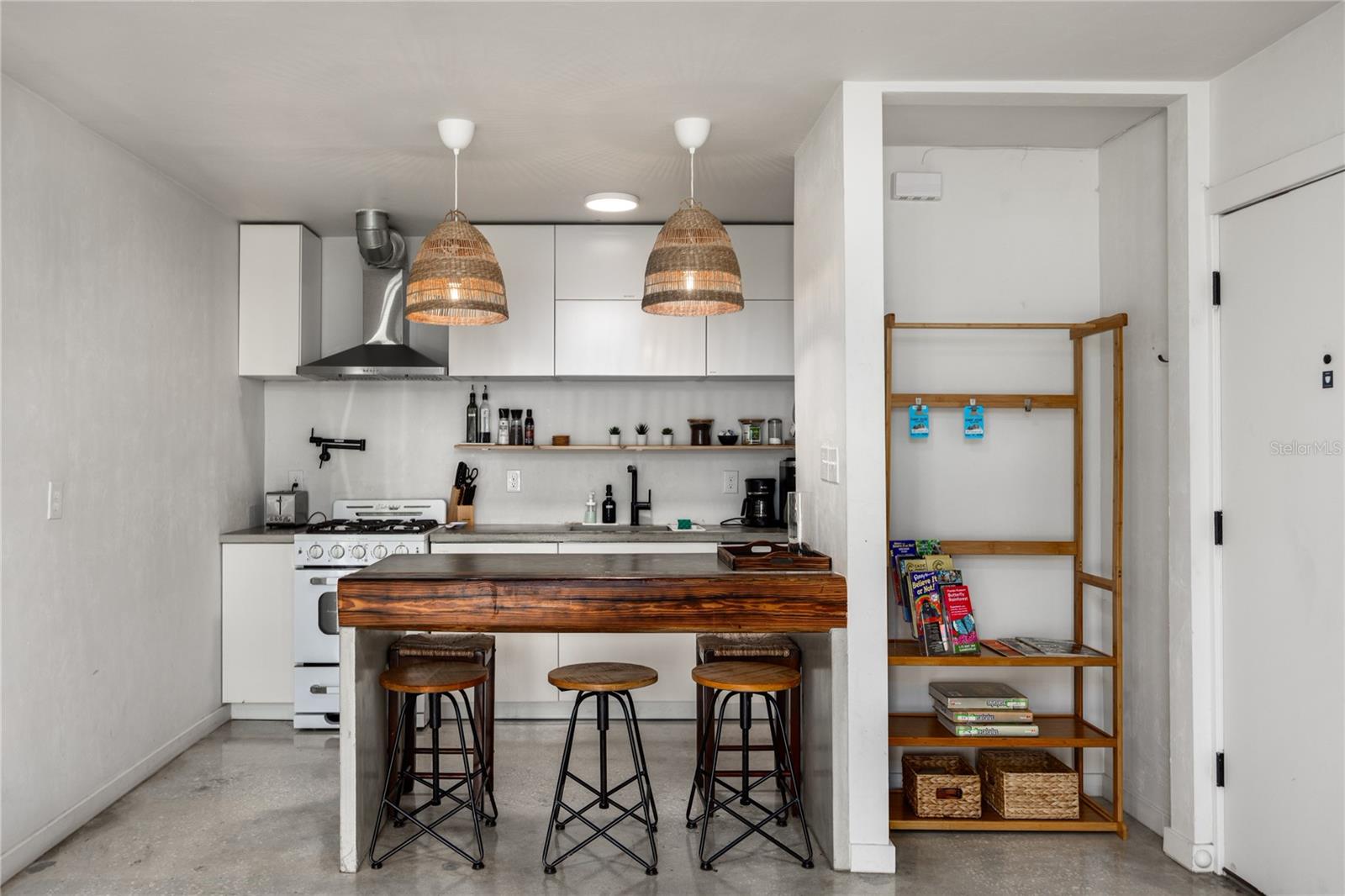 Image 8 of 22 For 1700 16th Court E2