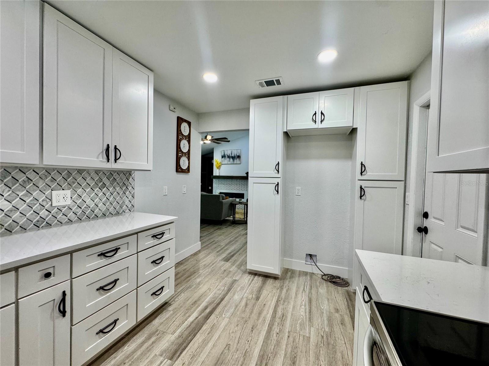 Image 11 of 36 For 5407 82nd Terrace