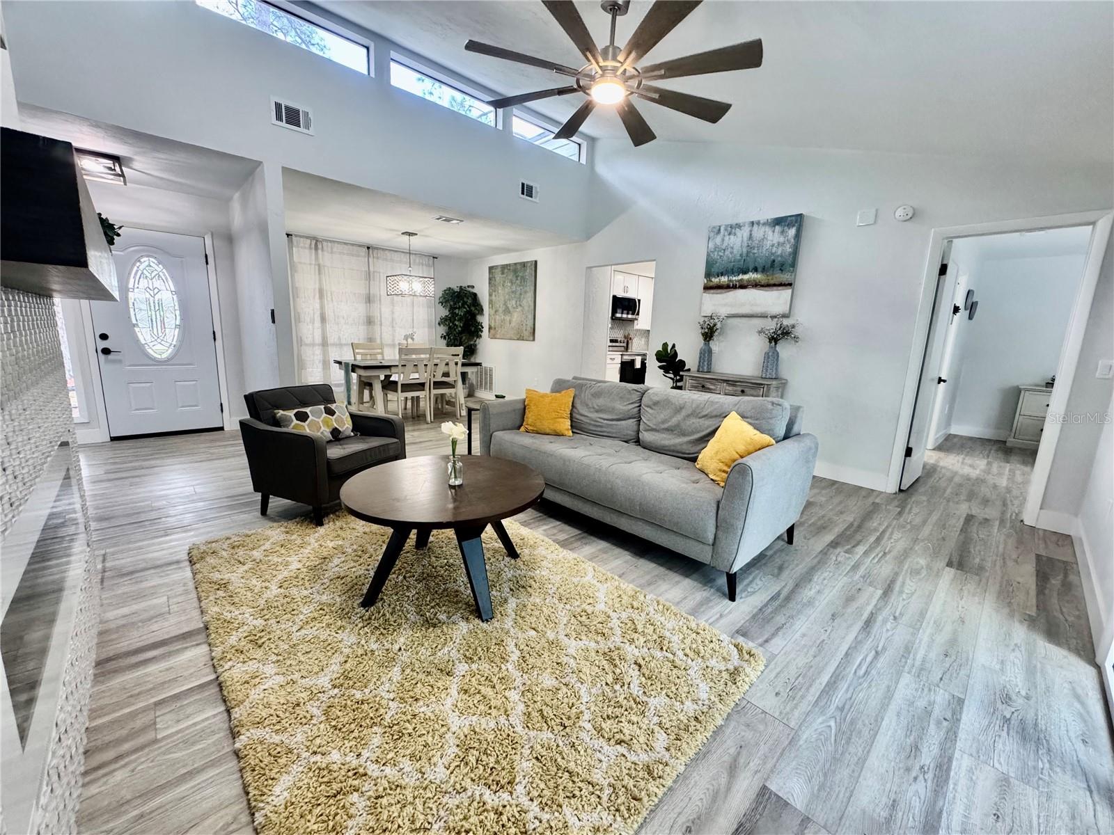 Image 4 of 36 For 5407 82nd Terrace