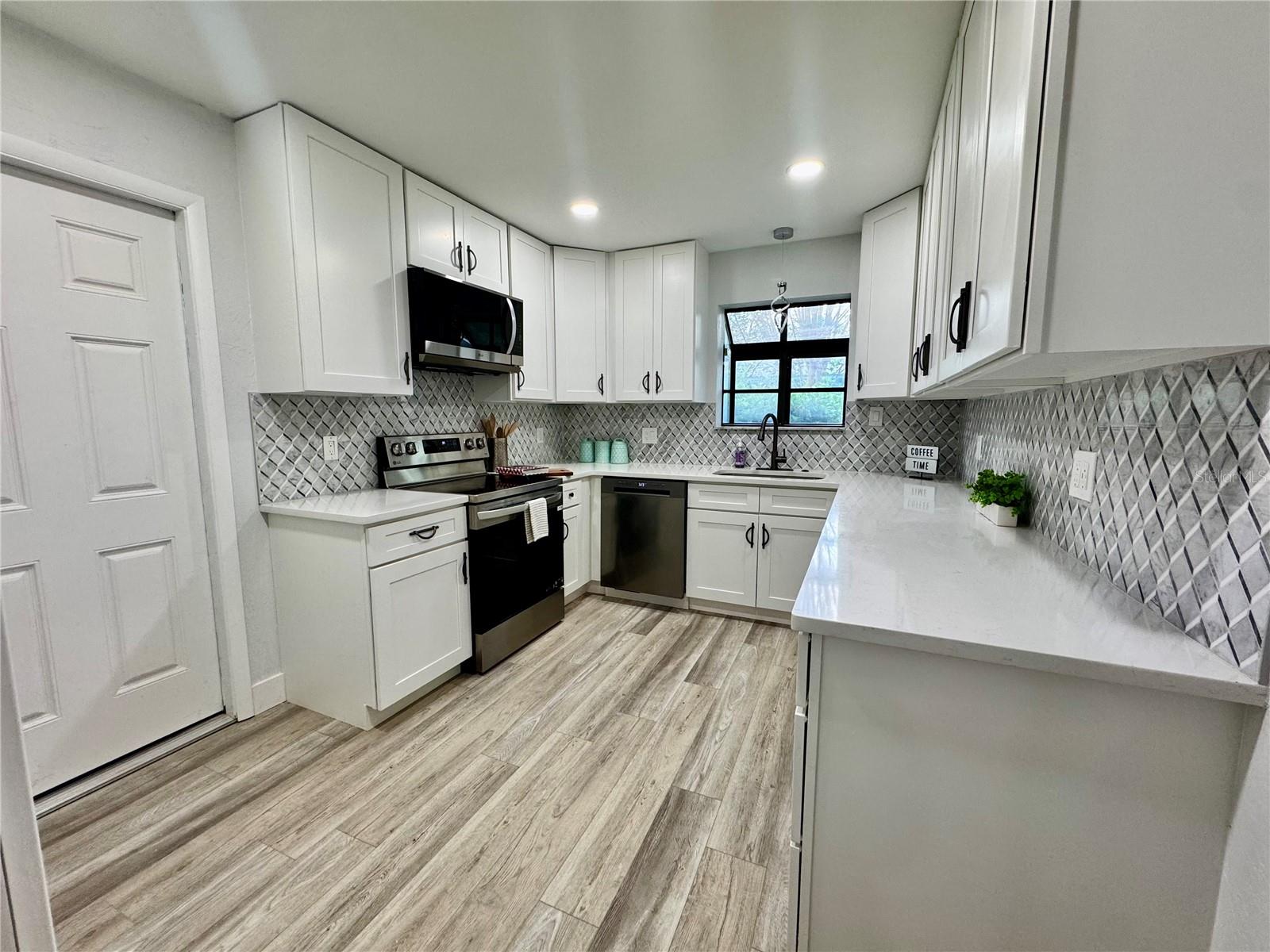 Image 8 of 36 For 5407 82nd Terrace