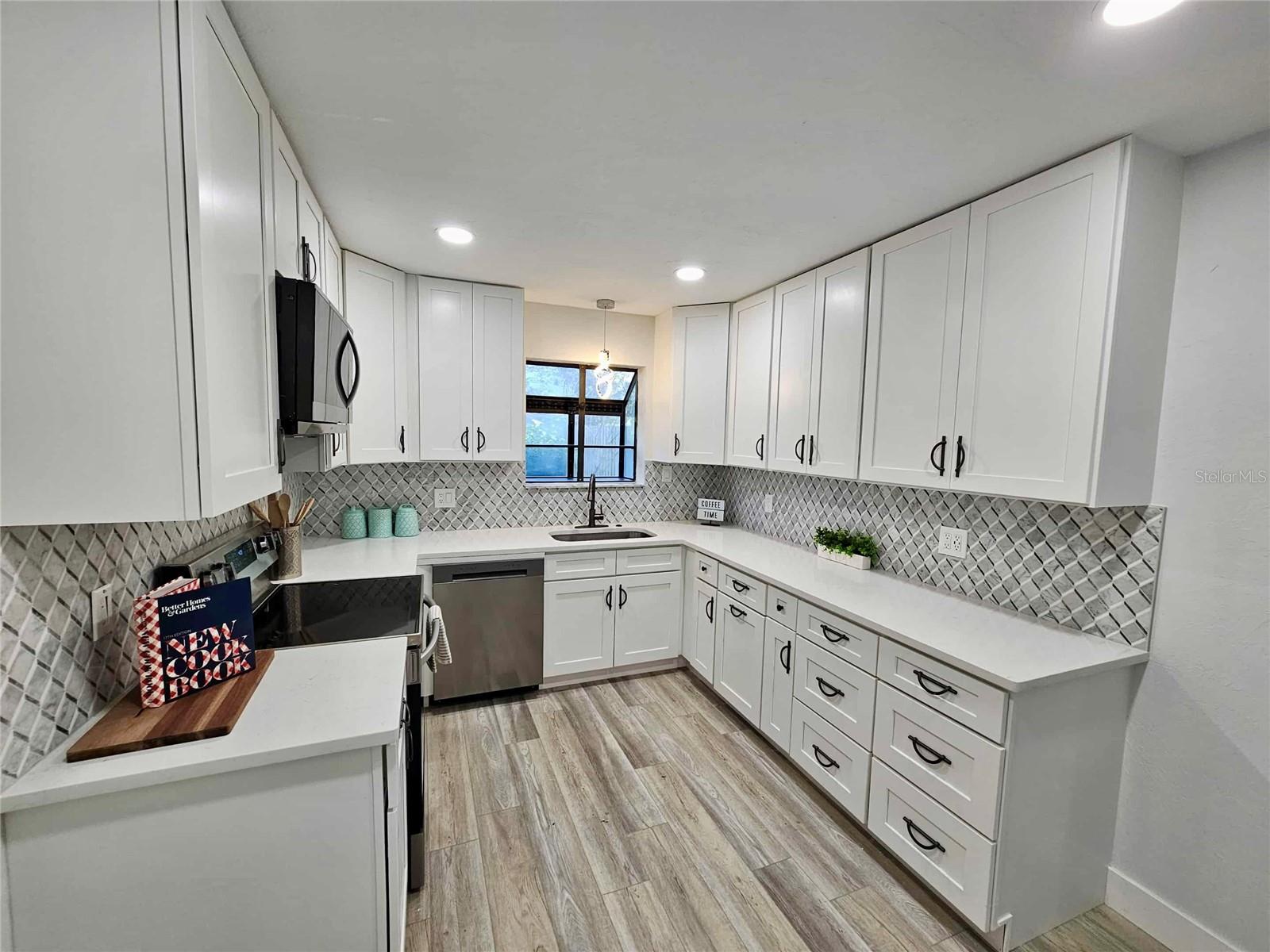 Image 9 of 36 For 5407 82nd Terrace