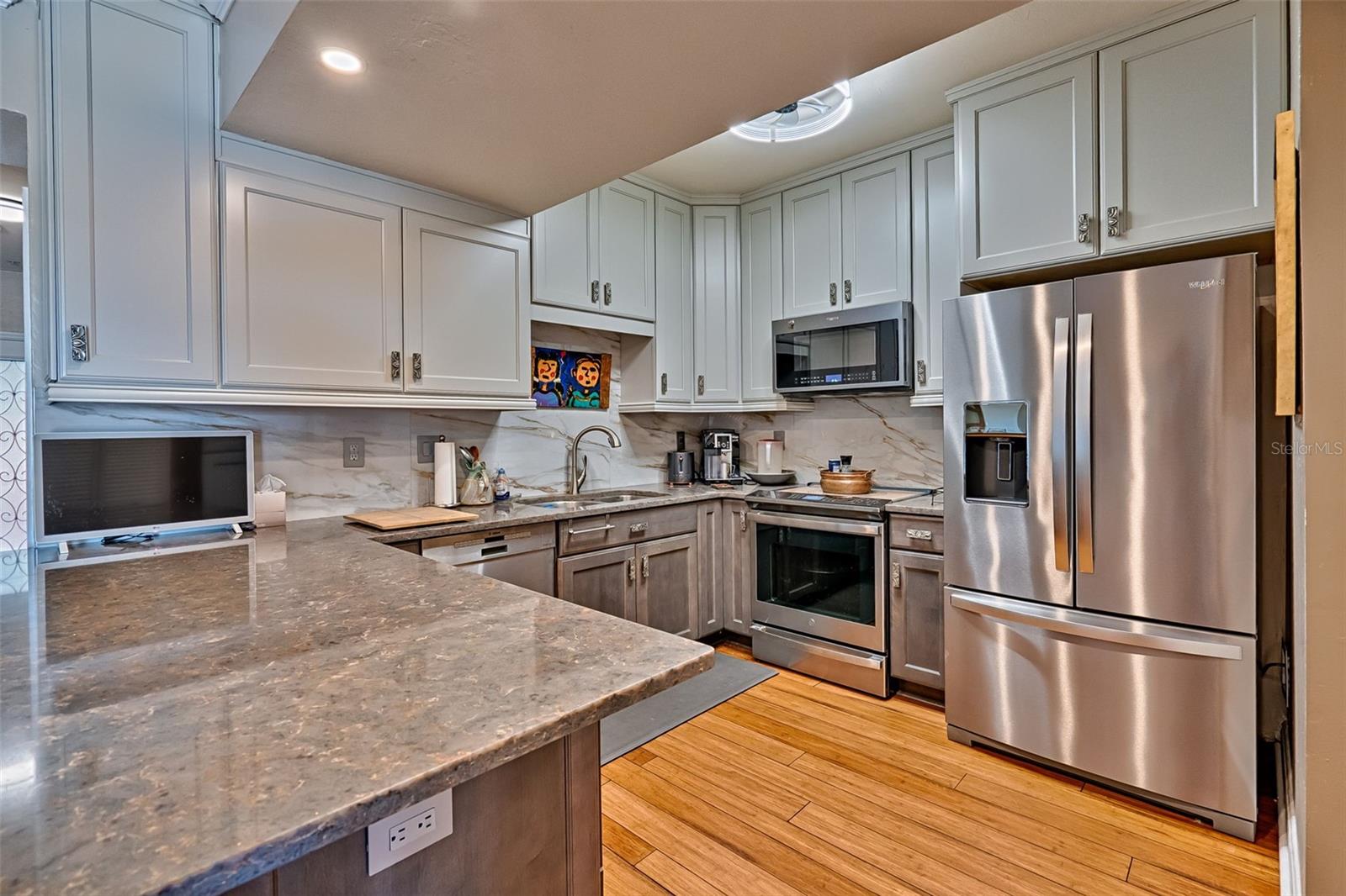 Image 13 of 37 For 201 2nd Avenue 317