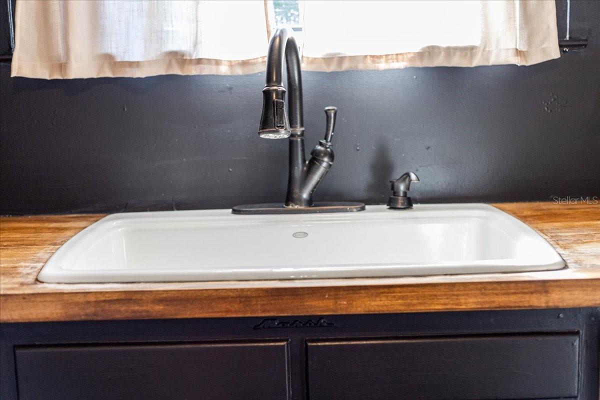 Image 6 of 47 For 396 Hillsboro Street