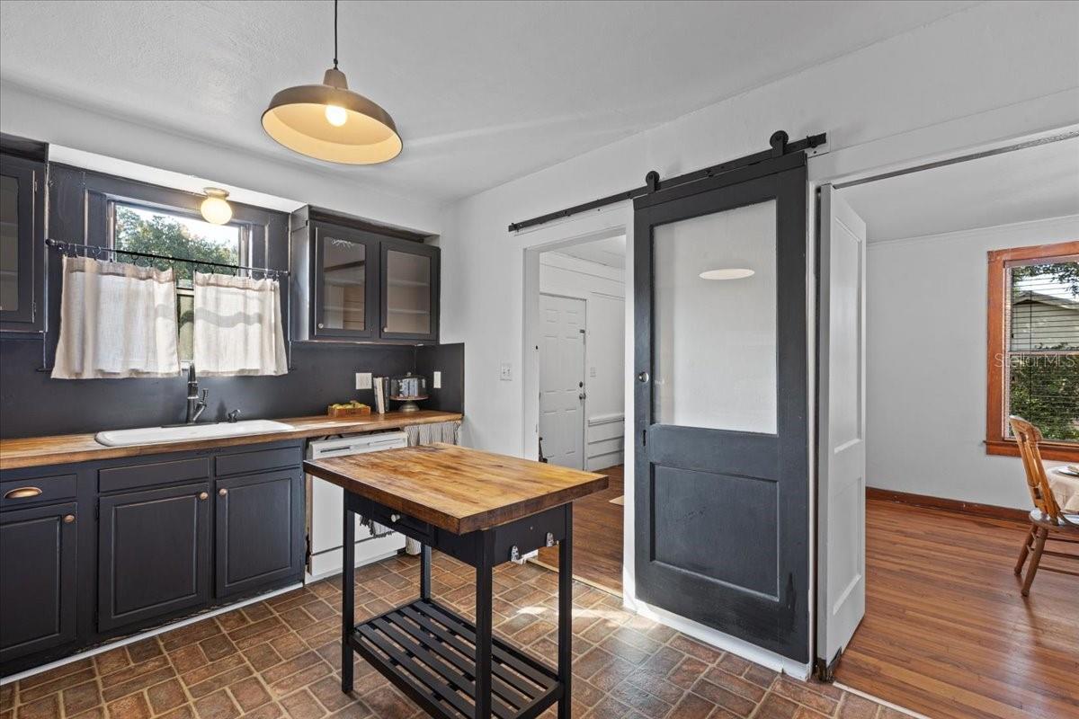 Image 9 of 47 For 396 Hillsboro Street