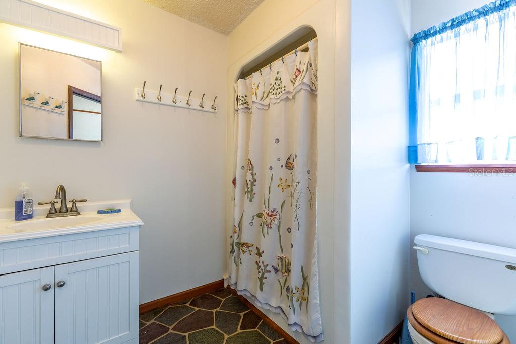 Image 17 of 41 For 103 Suwannee River Drive