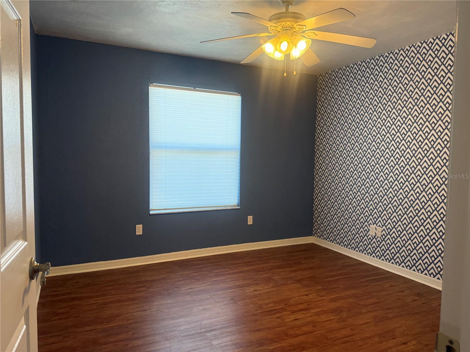 Image 5 of 14 For 10054 98 Avenue