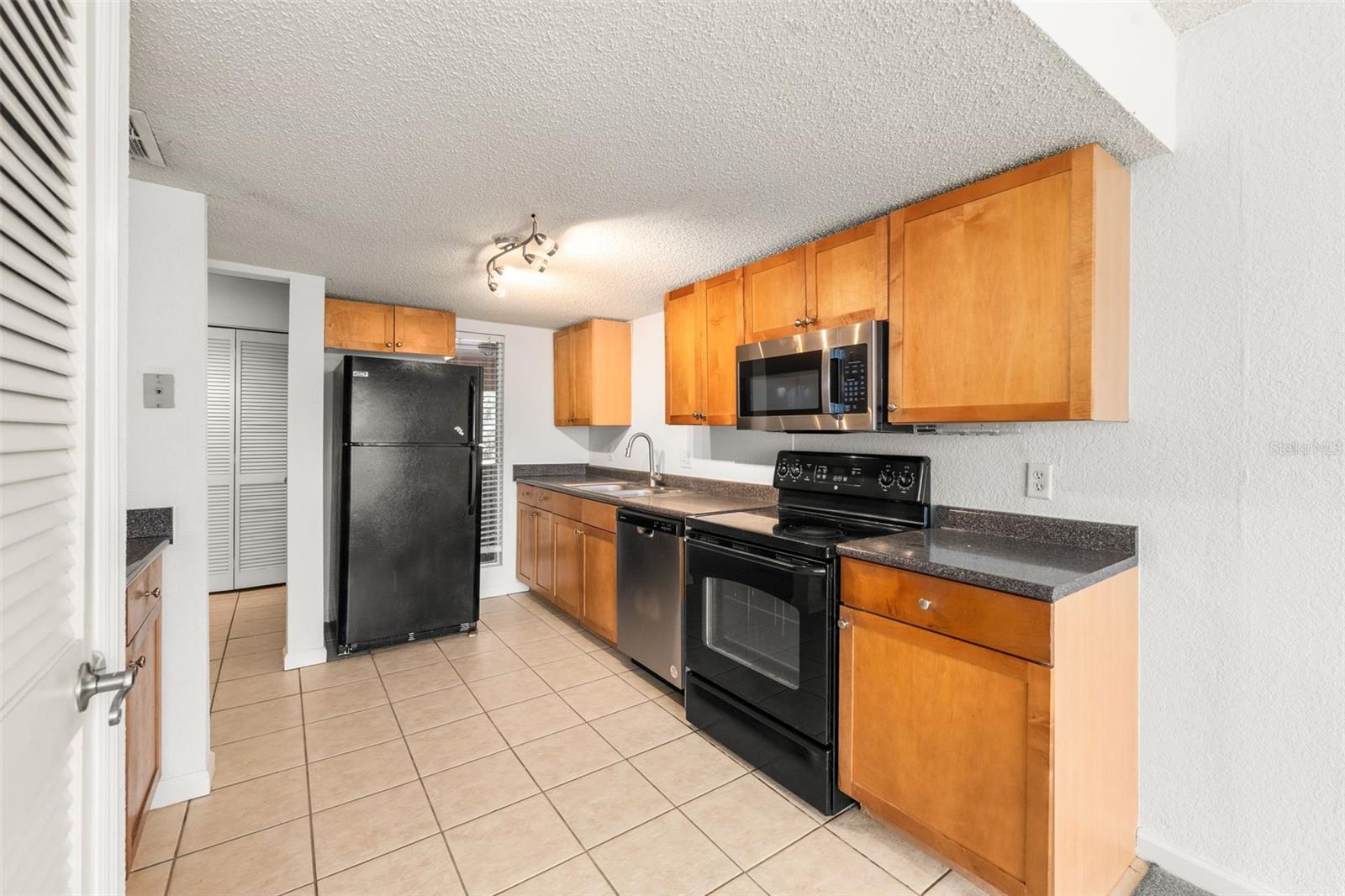 Image 6 of 28 For 1810 23 Boulevard 201