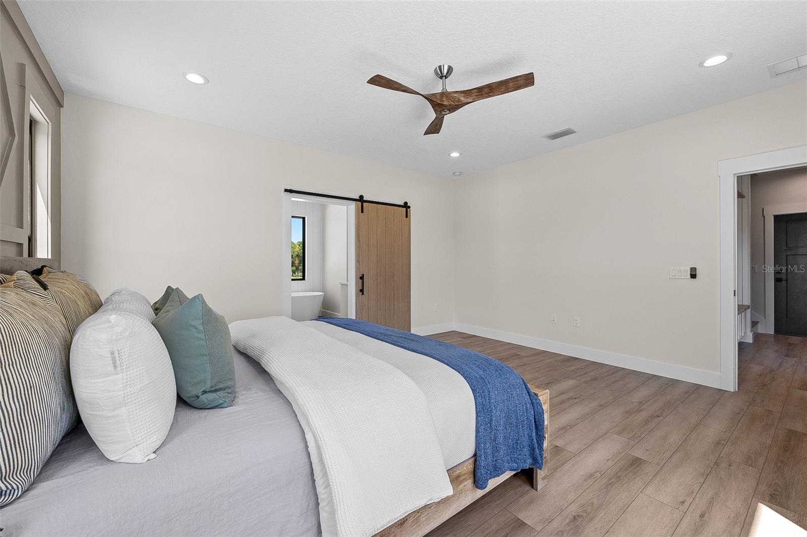 Listing photo id 14 for 389 Mossy Oak Way