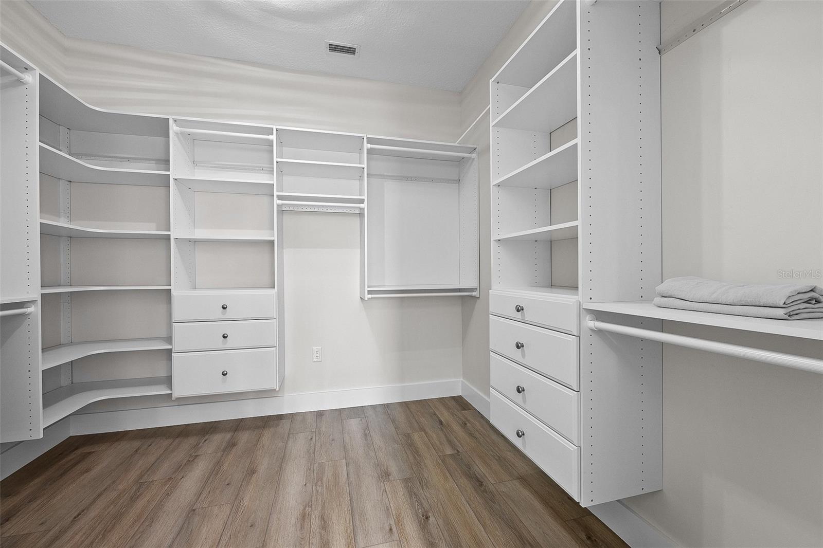 Listing photo id 18 for 389 Mossy Oak Way