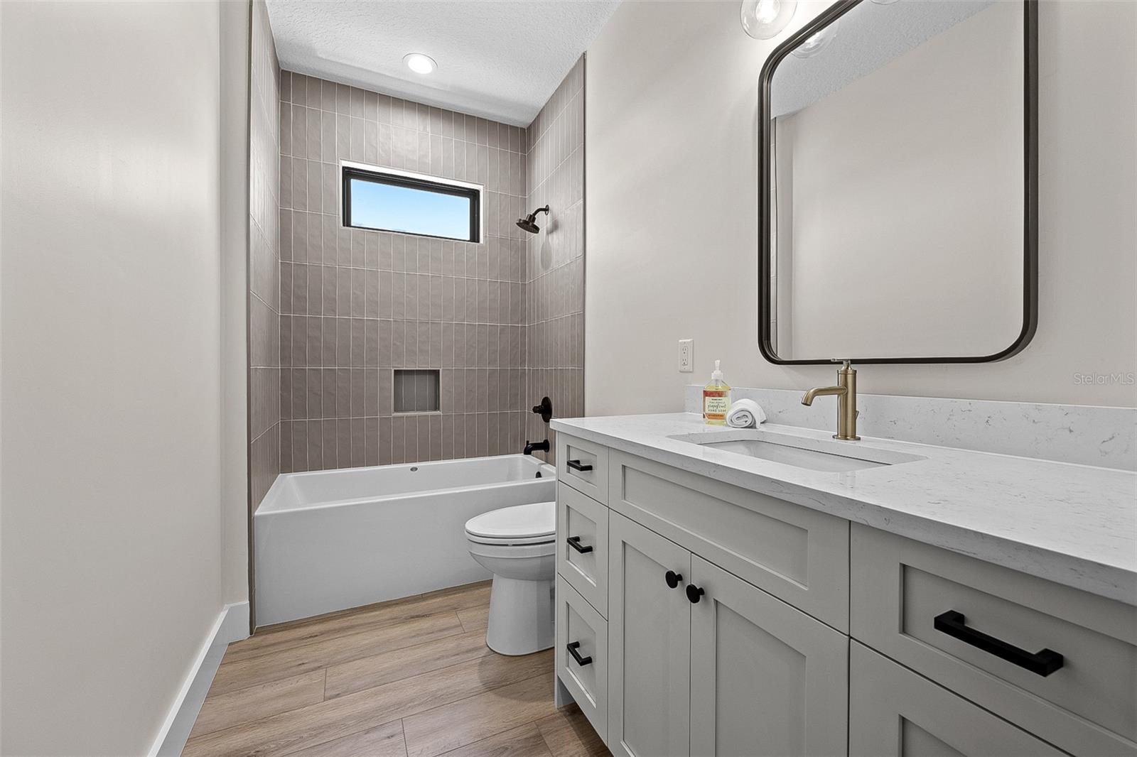 Listing photo id 21 for 389 Mossy Oak Way