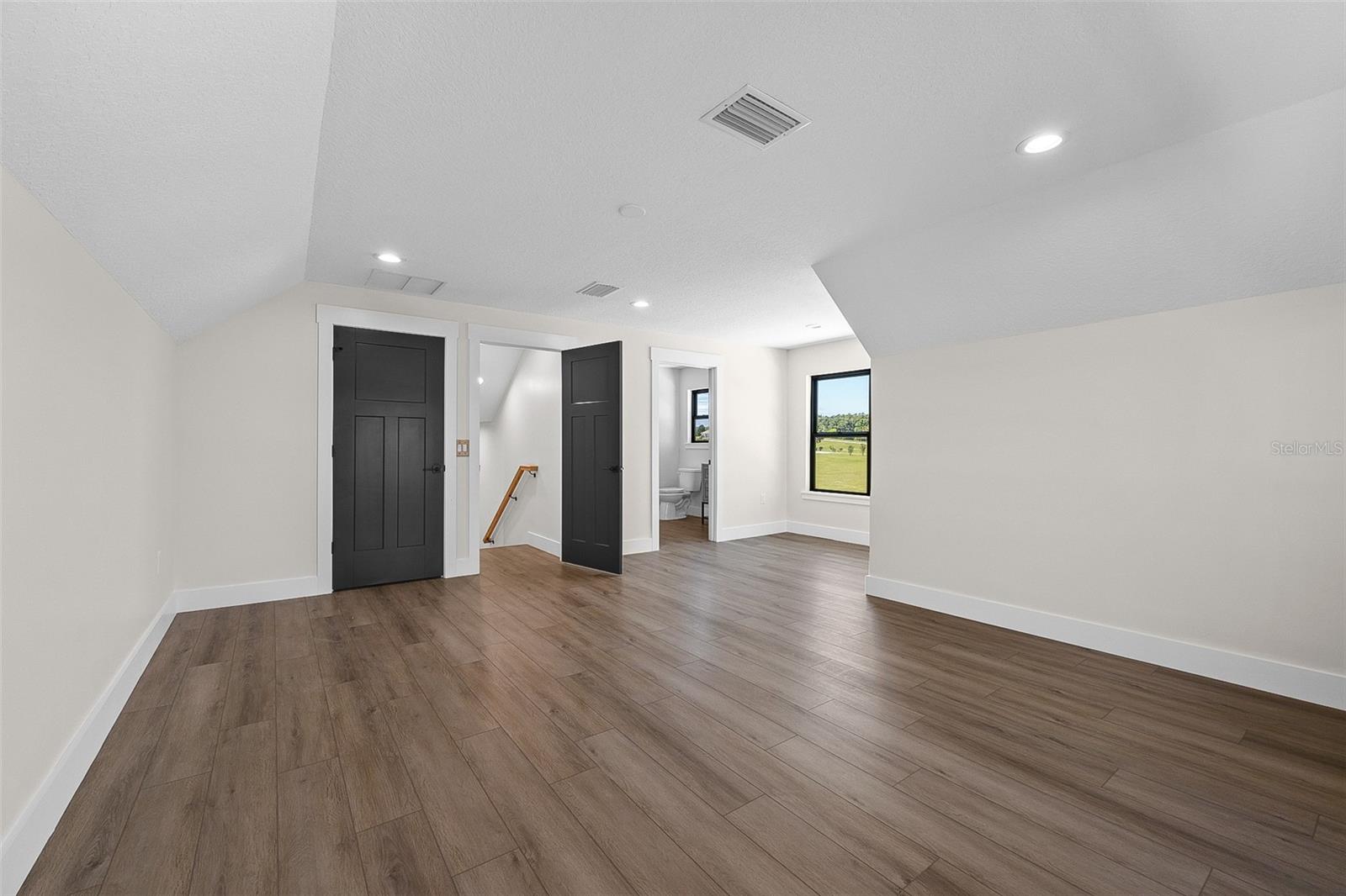 Listing photo id 26 for 389 Mossy Oak Way