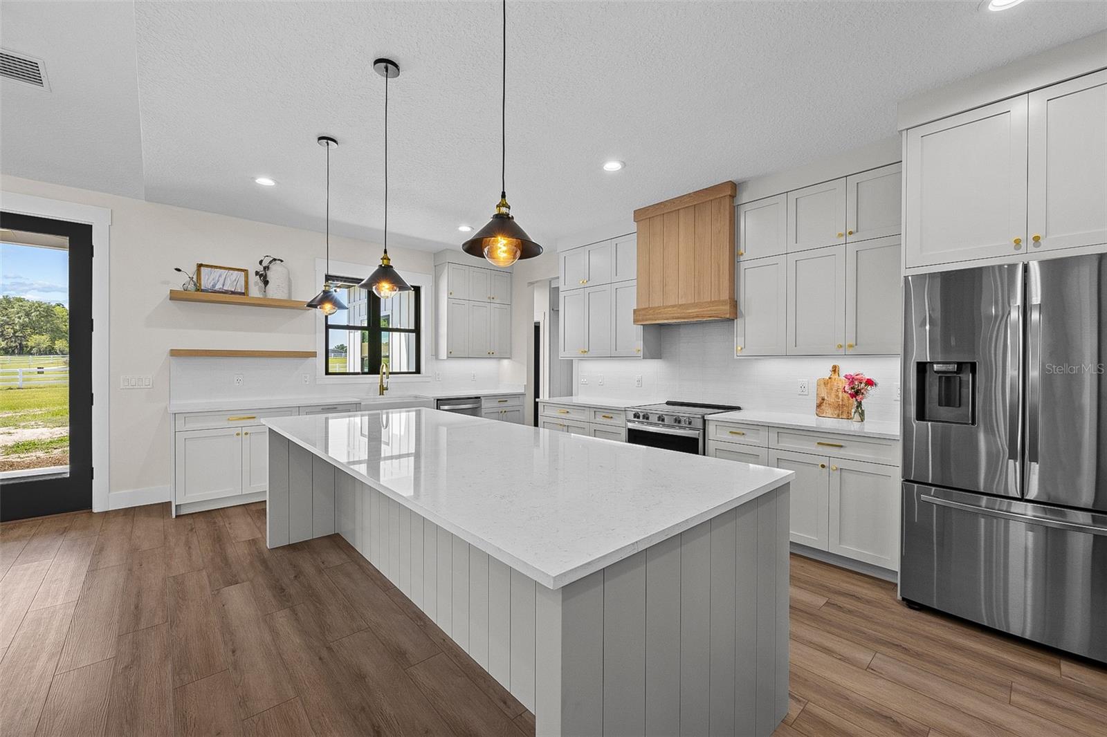 Listing photo id 4 for 389 Mossy Oak Way