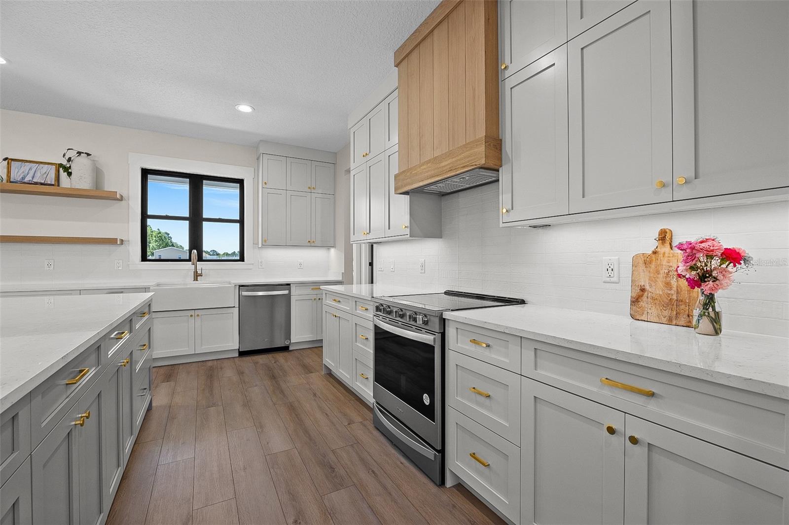 Listing photo id 6 for 389 Mossy Oak Way