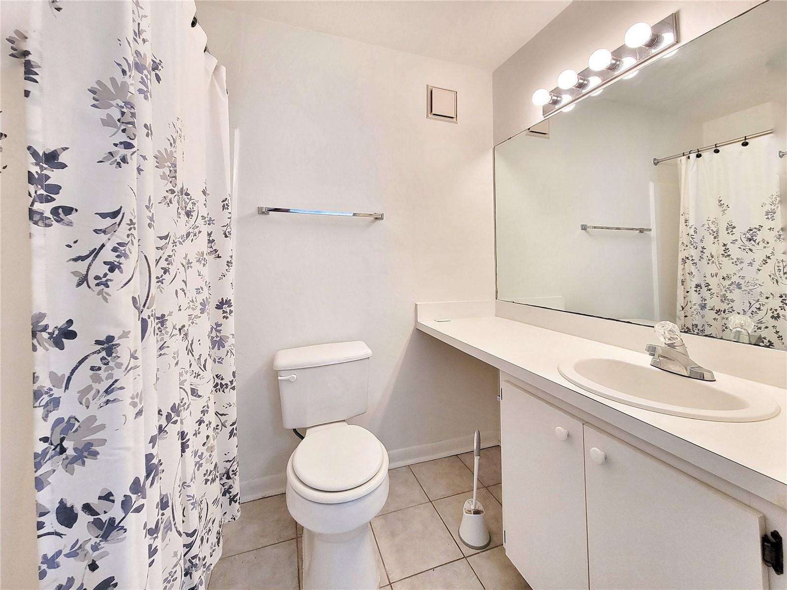 Image 21 of 37 For 3800 20th Avenue 101