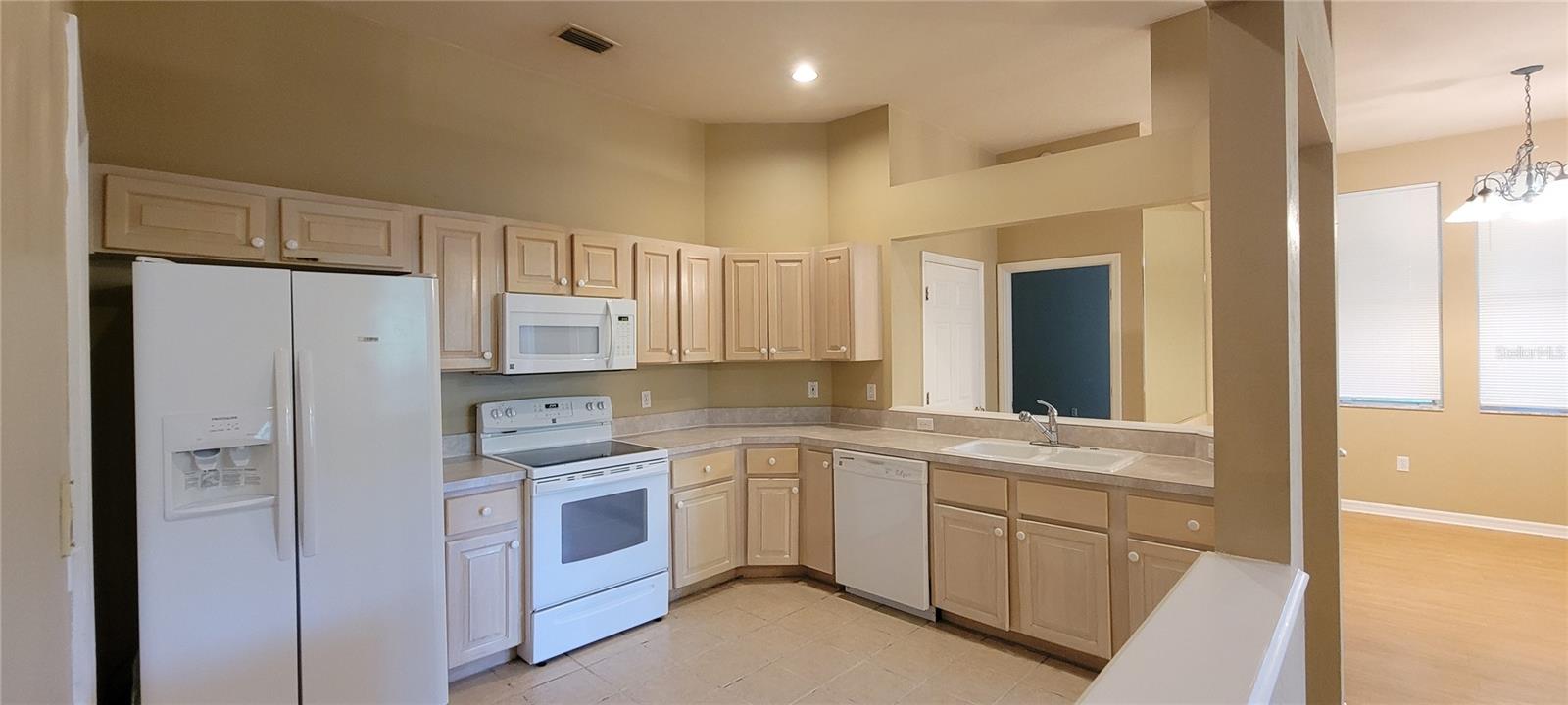 Image 11 of 39 For 10050 52nd Road