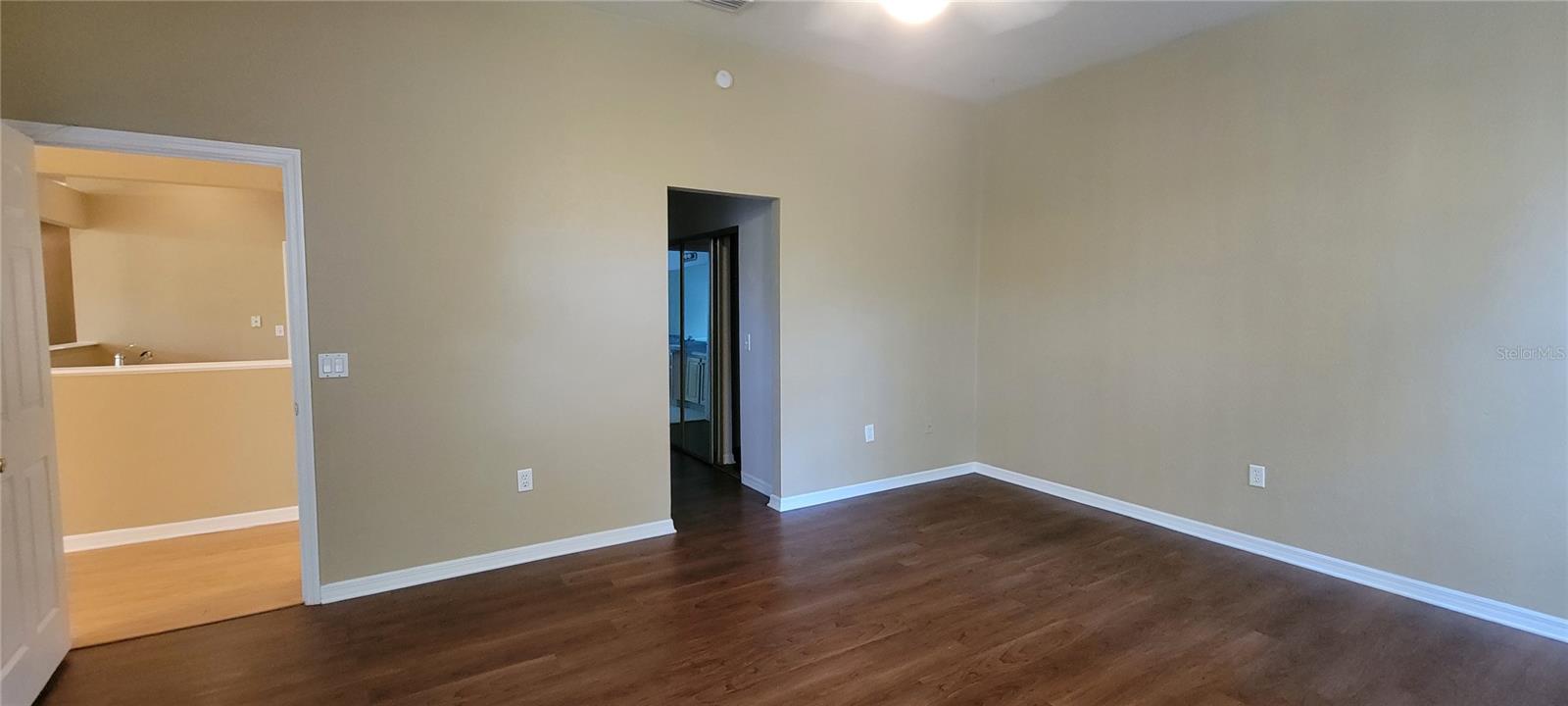 Image 24 of 39 For 10050 52nd Road